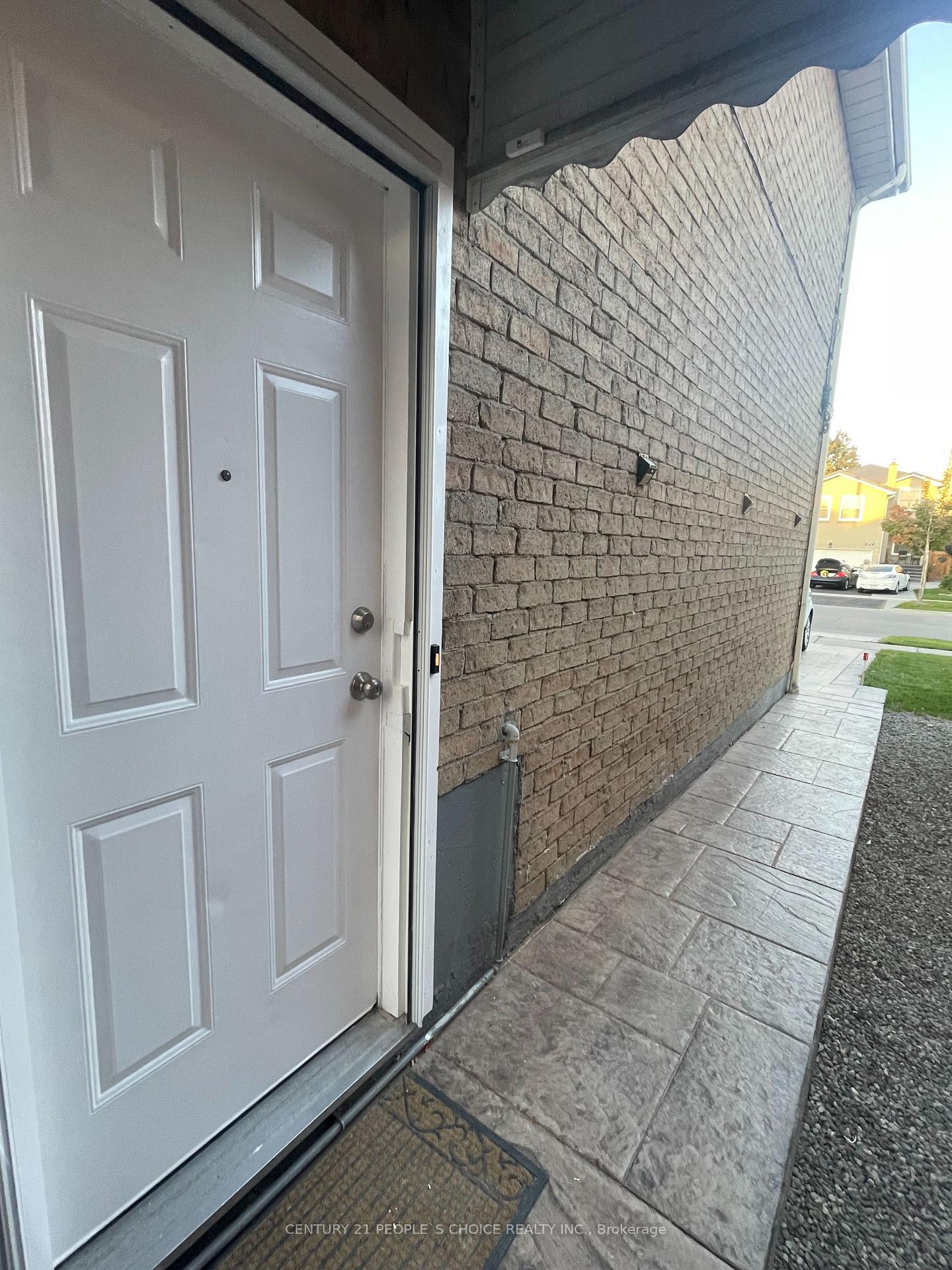 Photo 3 of Unit Bsmt, 358 Kingsbridge Garden Circle, Mississauga, Hurontario — HOMEH