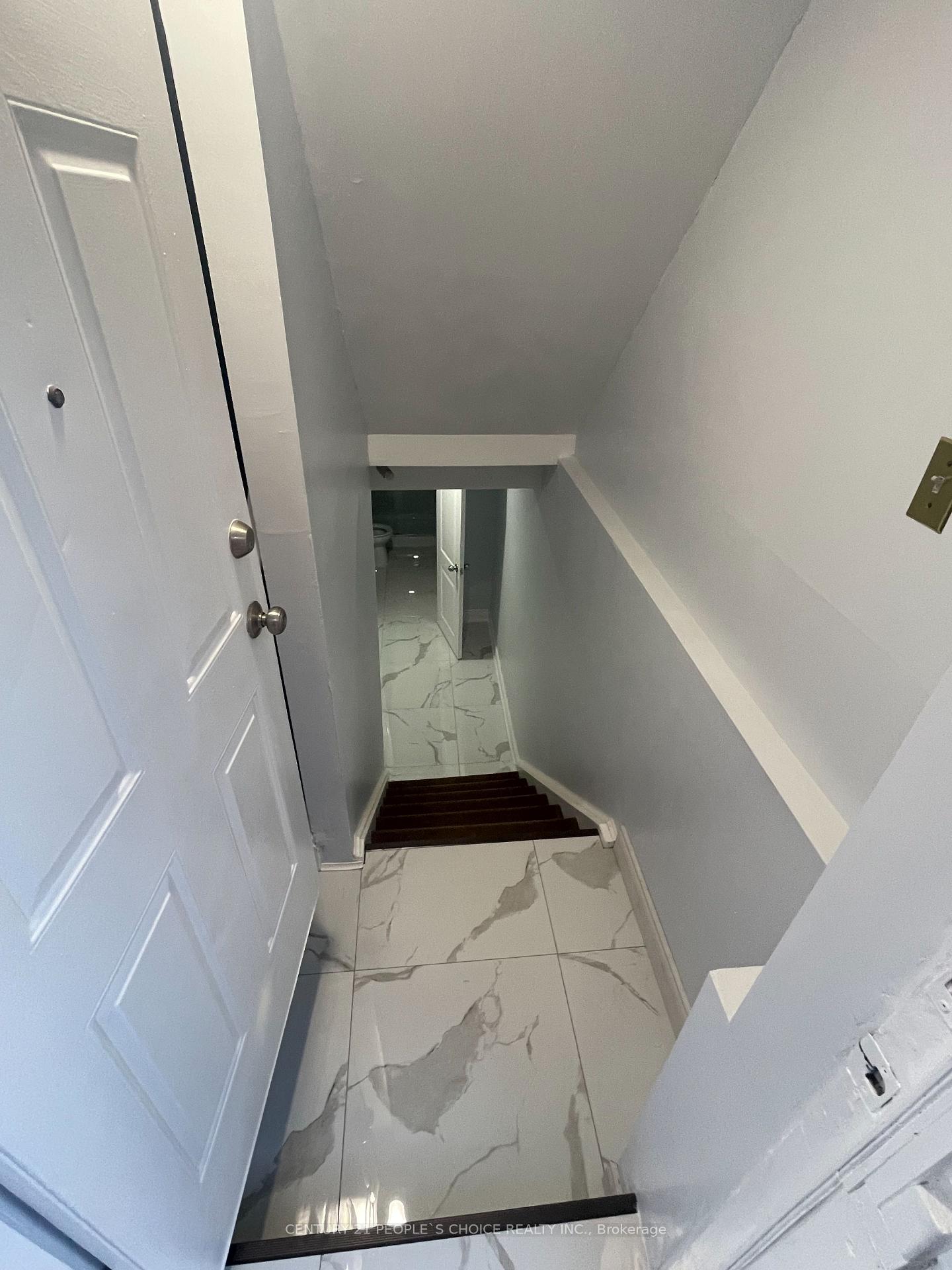 Photo 4 of Unit Bsmt, 358 Kingsbridge Garden Circle, Mississauga, Hurontario — HOMEH