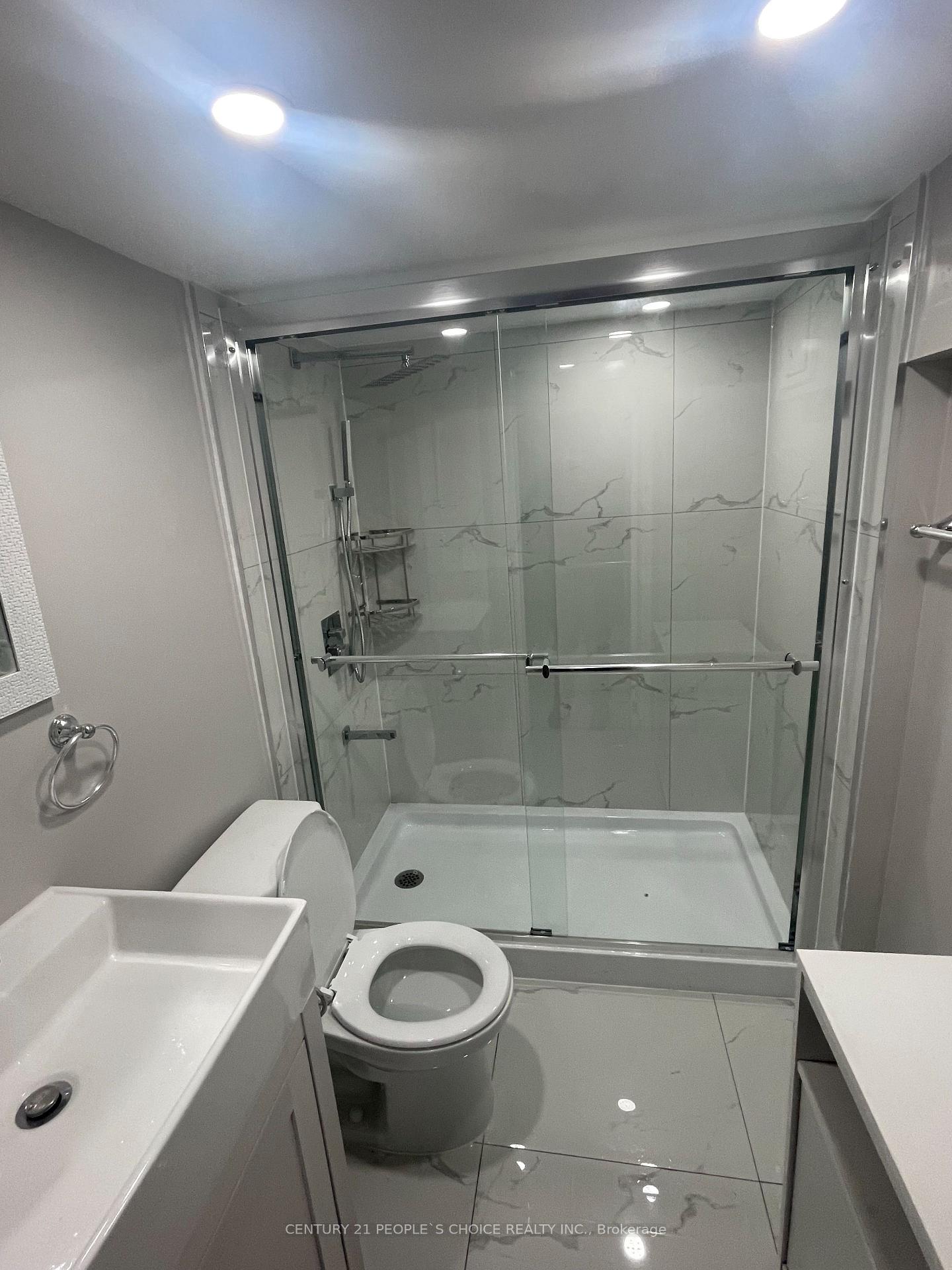 Photo 11 of Unit Bsmt, 358 Kingsbridge Garden Circle, Mississauga, Hurontario — HOMEH