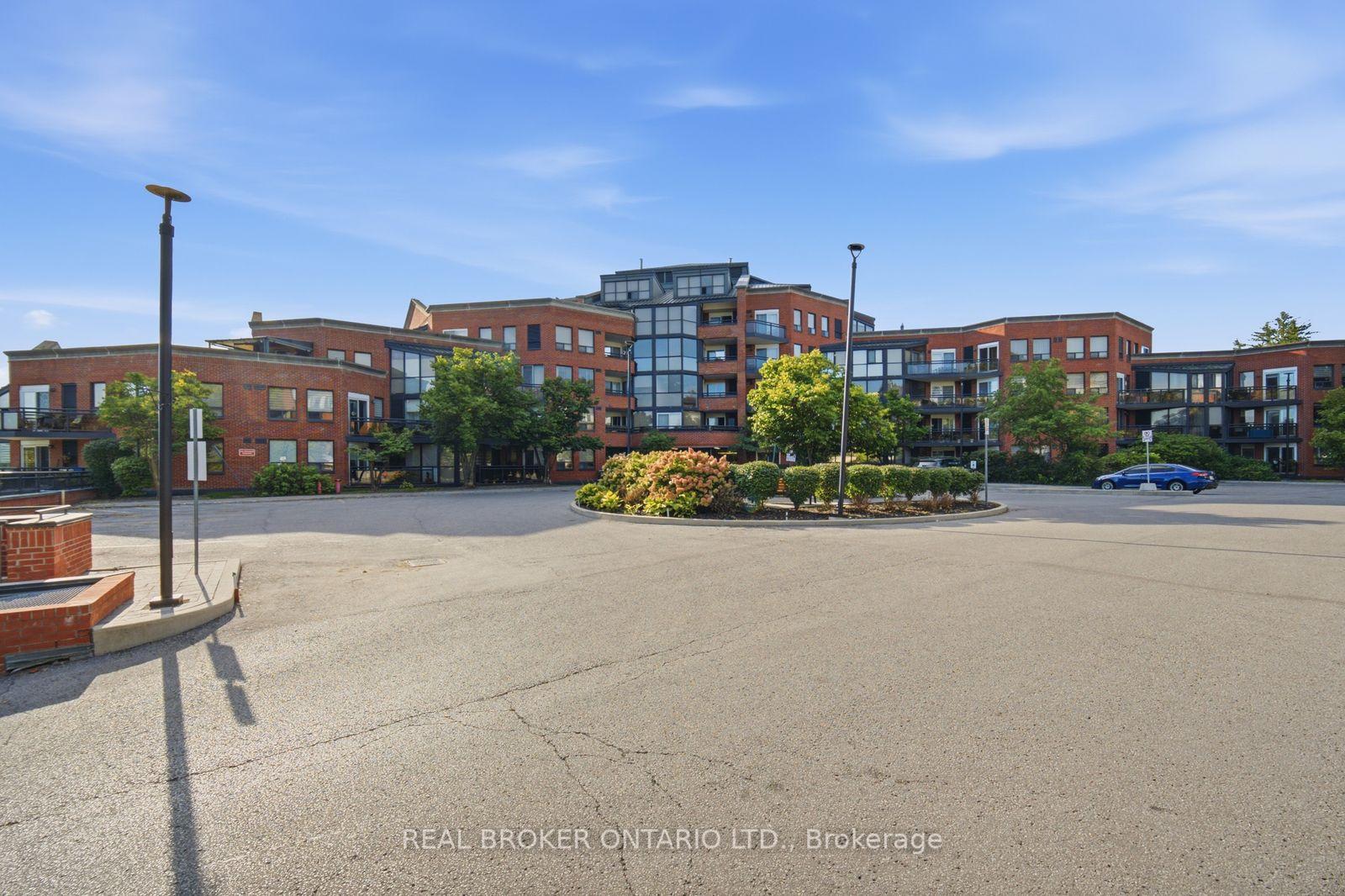 Photo 2 of Unit 220, 100 Arbors Lane, Vaughan, West Woodbridge — HOMEH