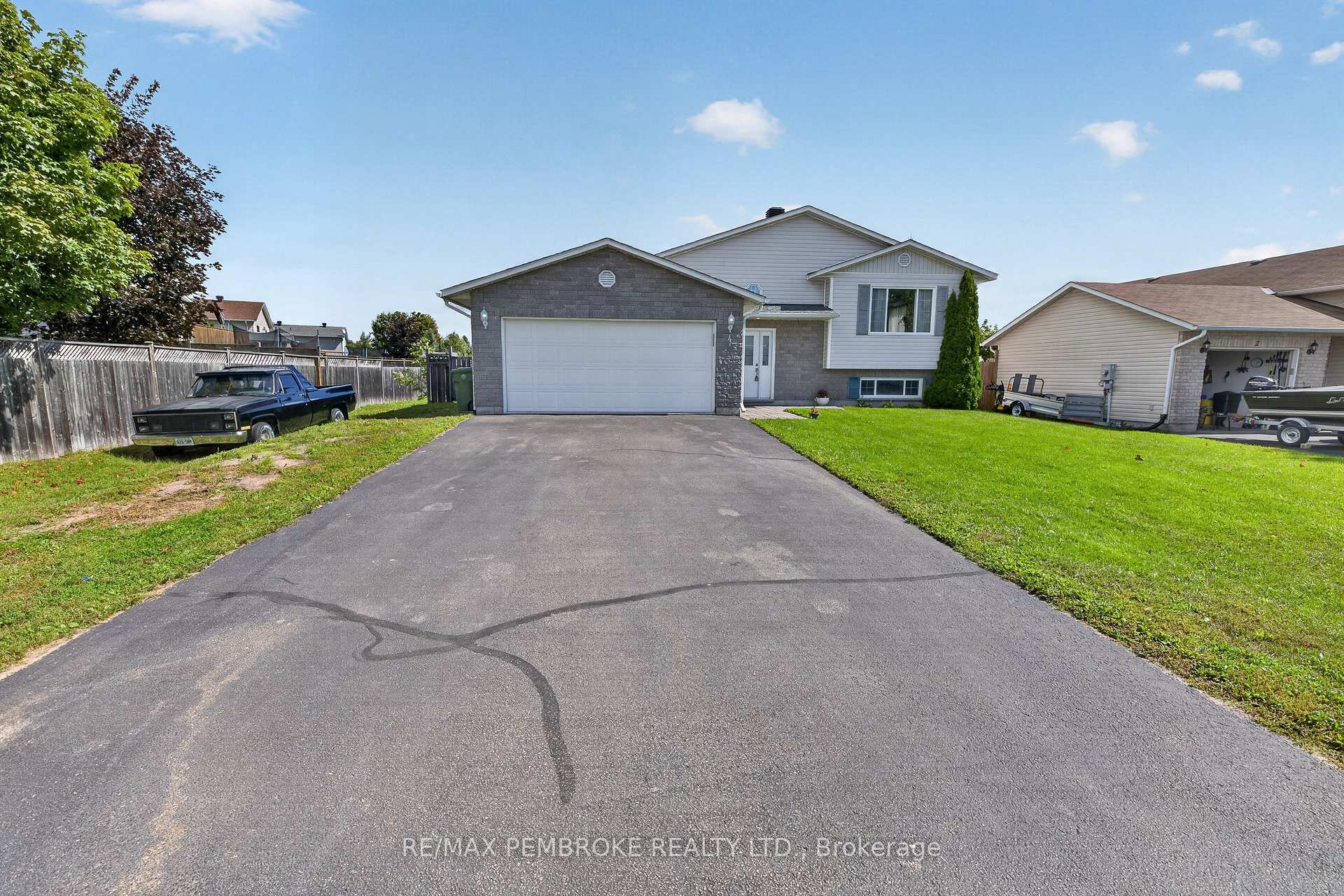 Photo 4 of 4 Winfield Street, Petawawa, Petawawa — HOMEH