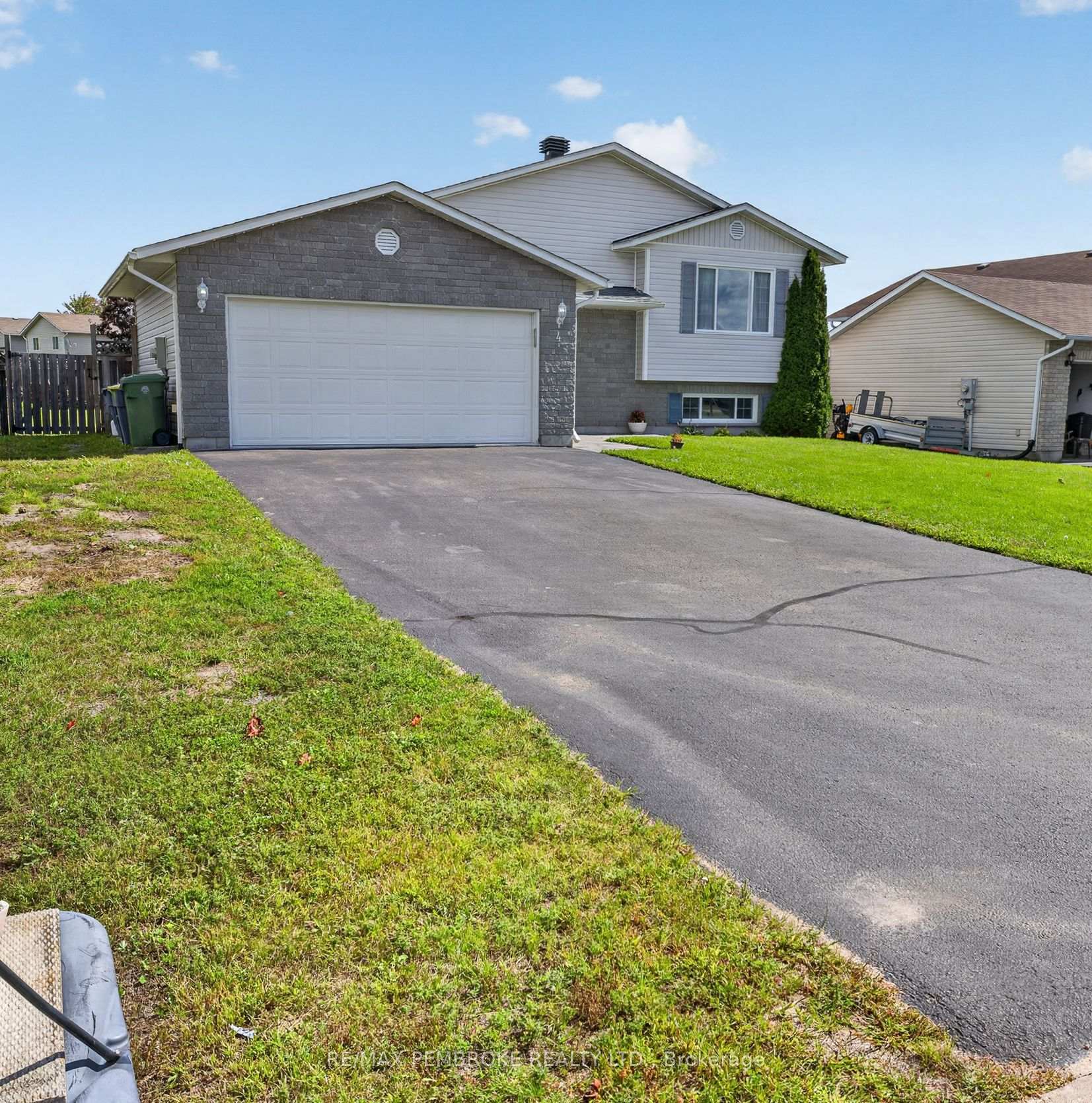 Photo 6 of 4 Winfield Street, Petawawa, Petawawa — HOMEH