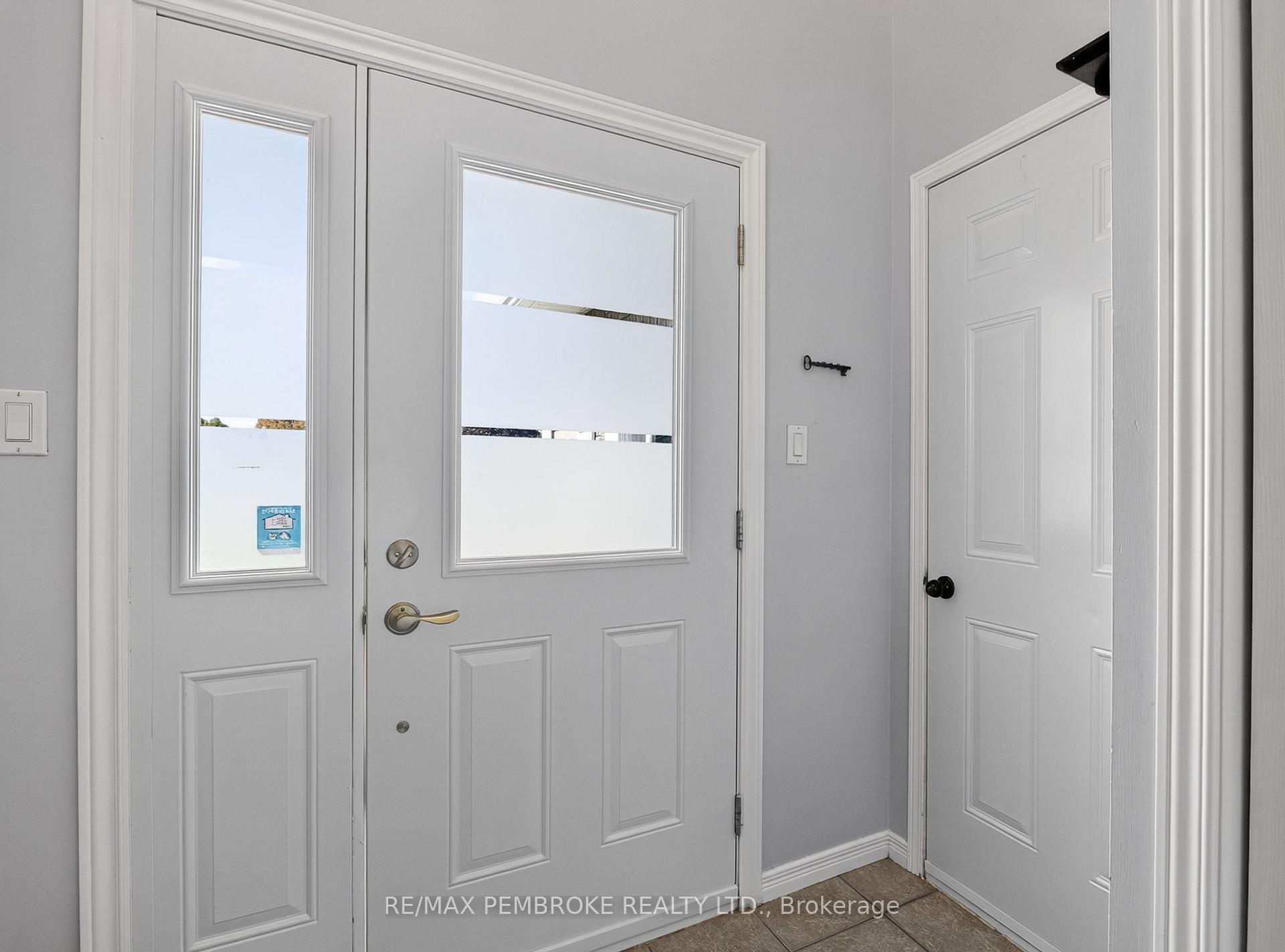 Photo 7 of 4 Winfield Street, Petawawa, Petawawa — HOMEH