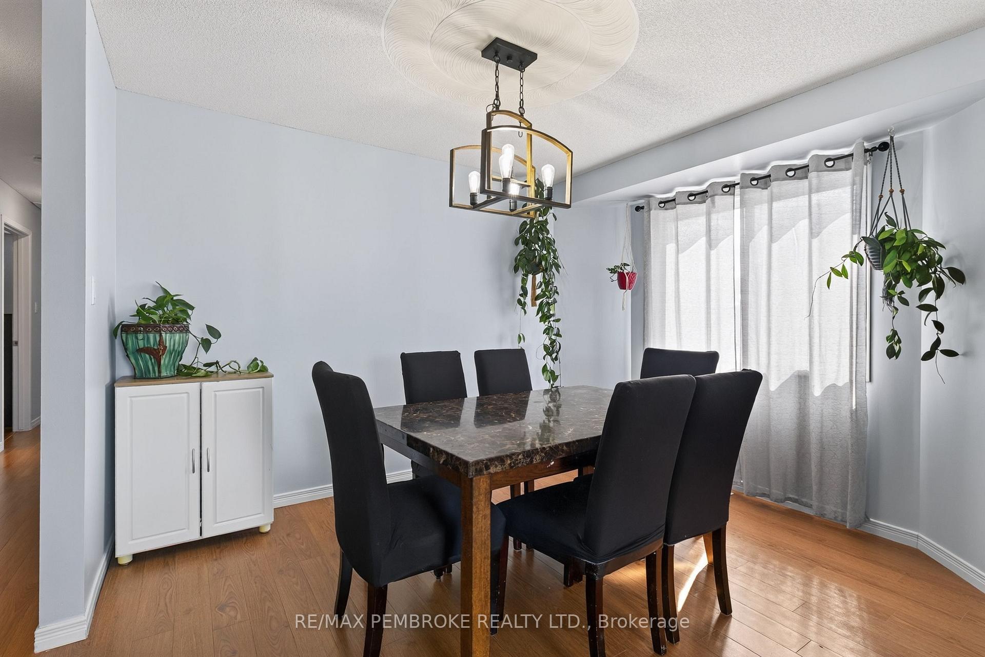 Photo 14 of 4 Winfield Street, Petawawa, Petawawa — HOMEH