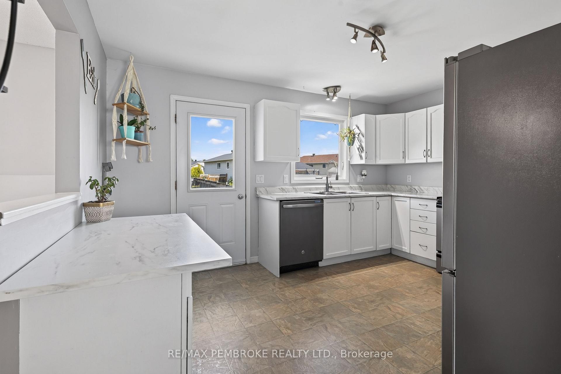 Photo 15 of 4 Winfield Street, Petawawa, Petawawa — HOMEH