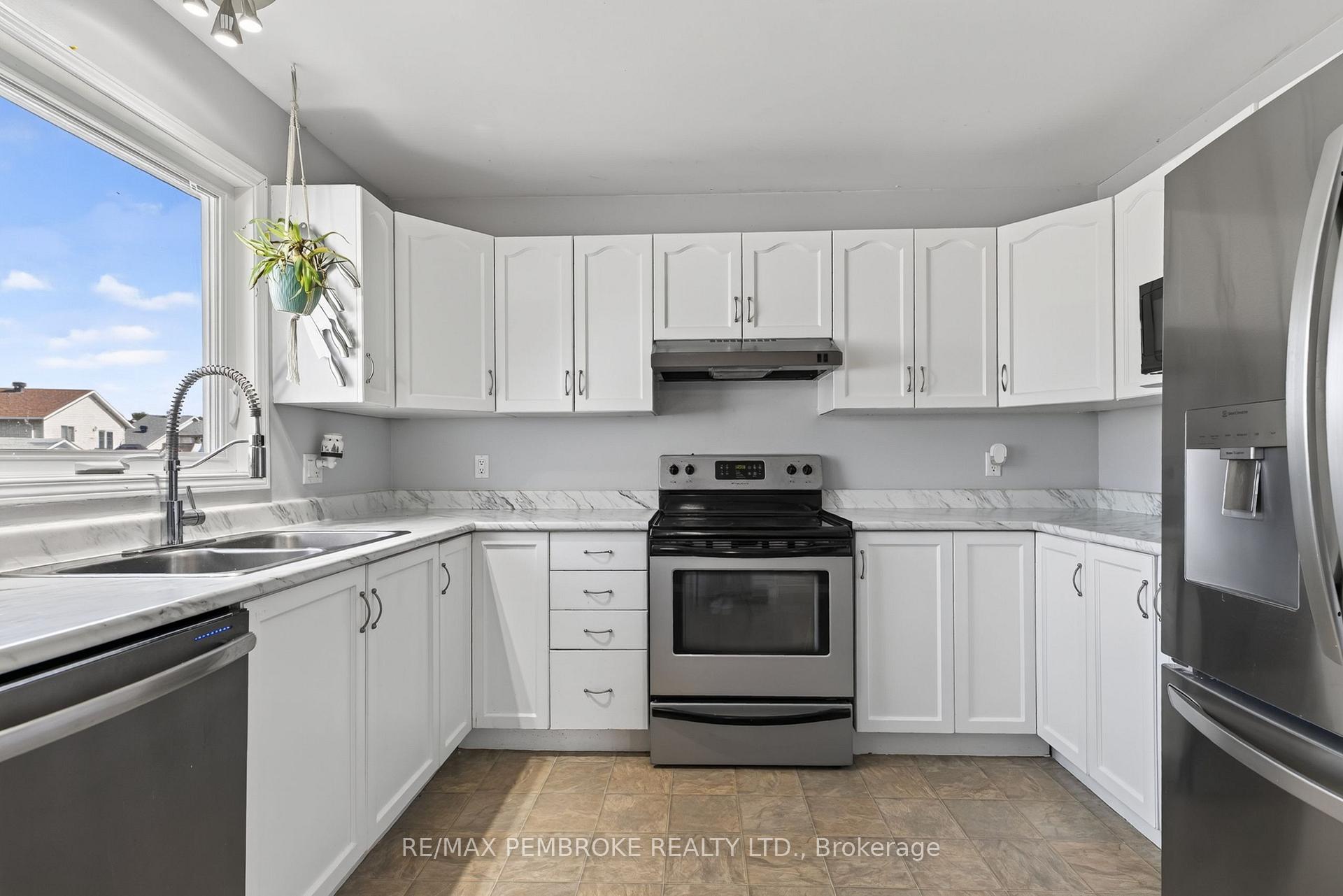 Photo 18 of 4 Winfield Street, Petawawa, Petawawa — HOMEH
