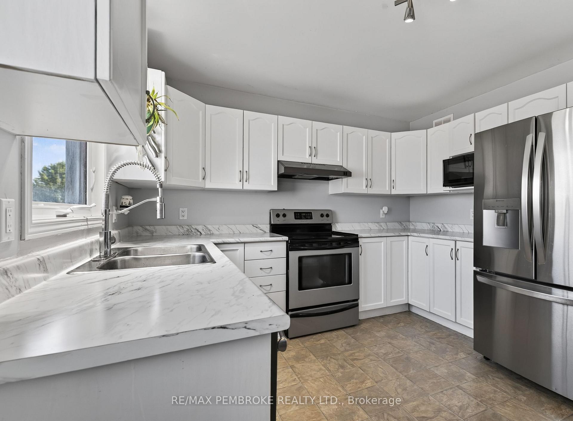 Photo 19 of 4 Winfield Street, Petawawa, Petawawa — HOMEH