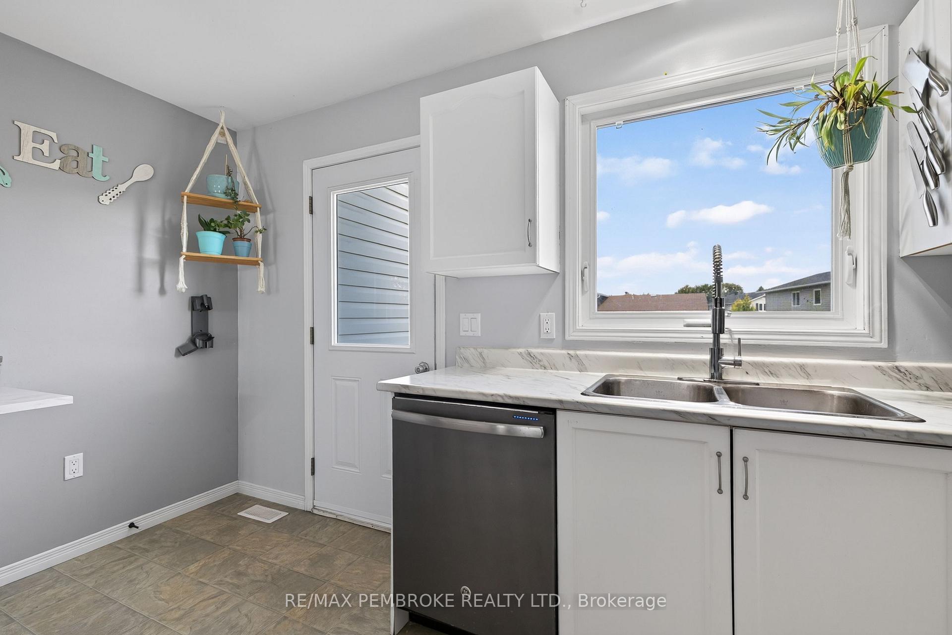 Photo 20 of 4 Winfield Street, Petawawa, Petawawa — HOMEH