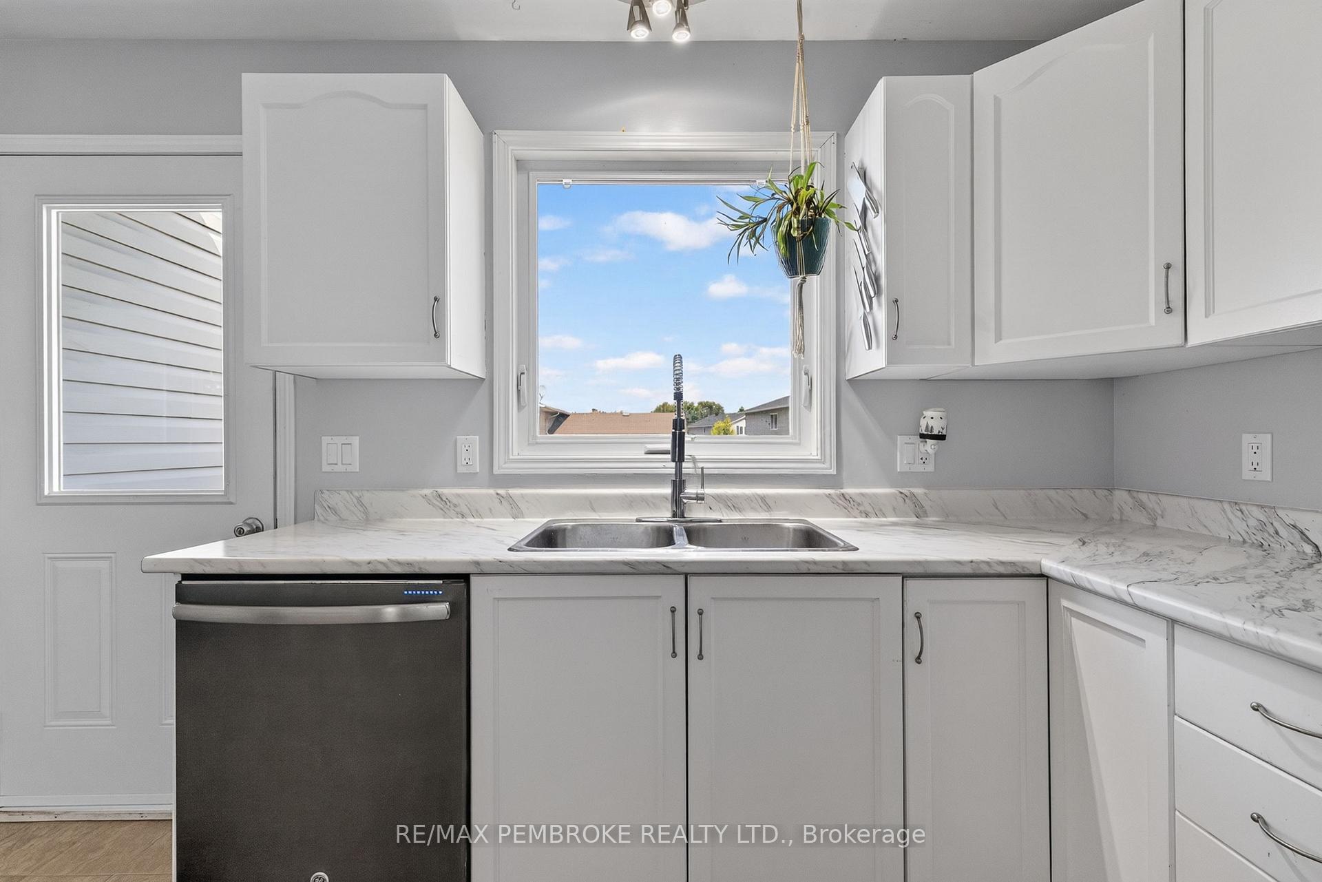 Photo 21 of 4 Winfield Street, Petawawa, Petawawa — HOMEH
