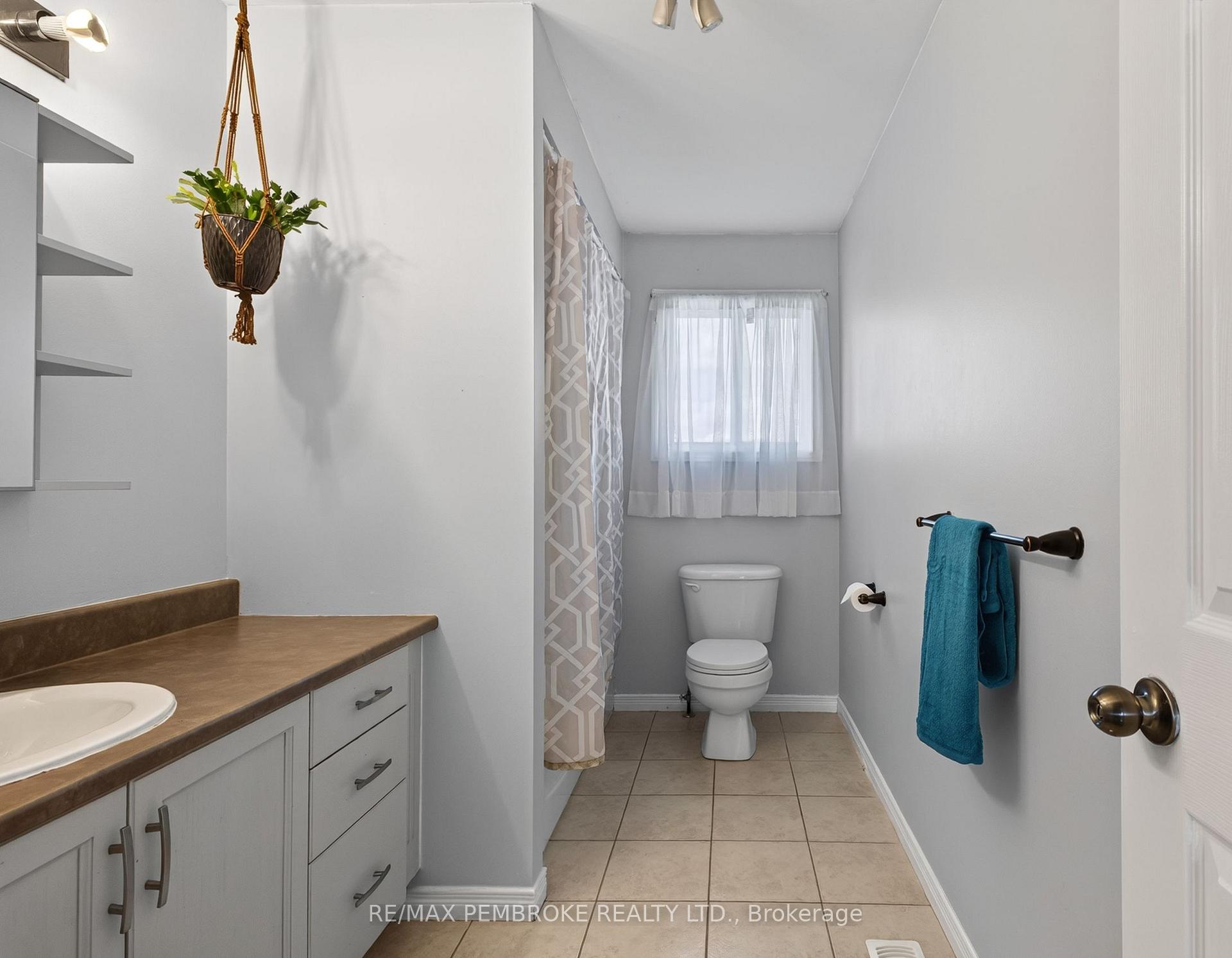 Photo 23 of 4 Winfield Street, Petawawa, Petawawa — HOMEH