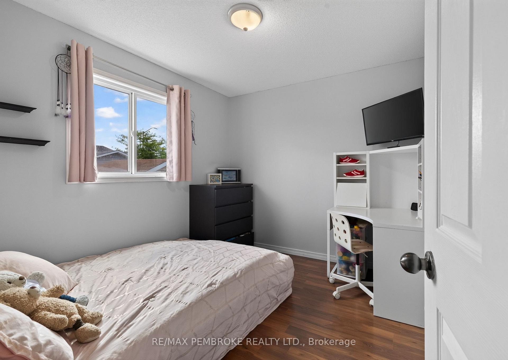 Photo 28 of 4 Winfield Street, Petawawa, Petawawa — HOMEH