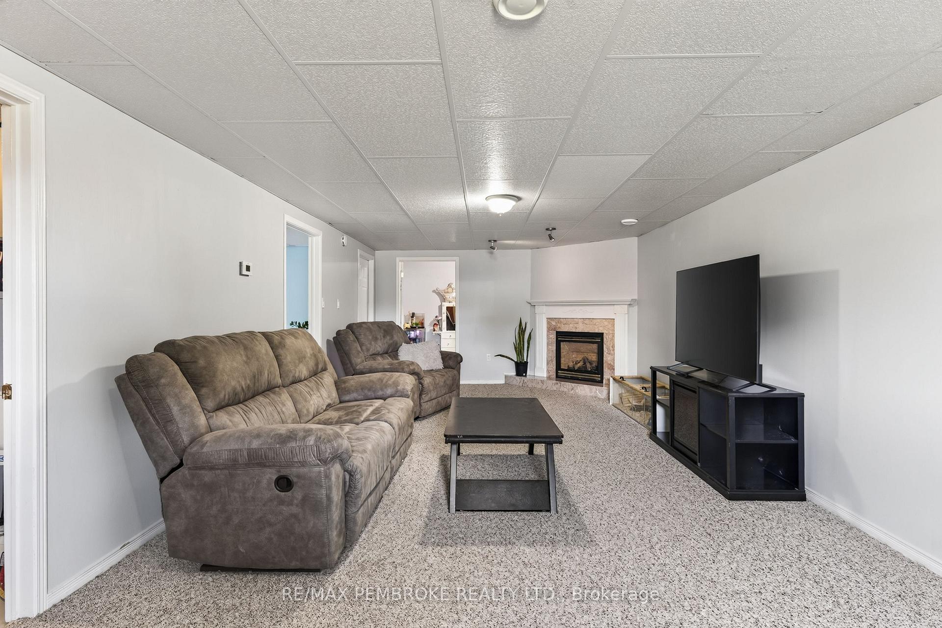 Photo 39 of 4 Winfield Street, Petawawa, Petawawa — HOMEH