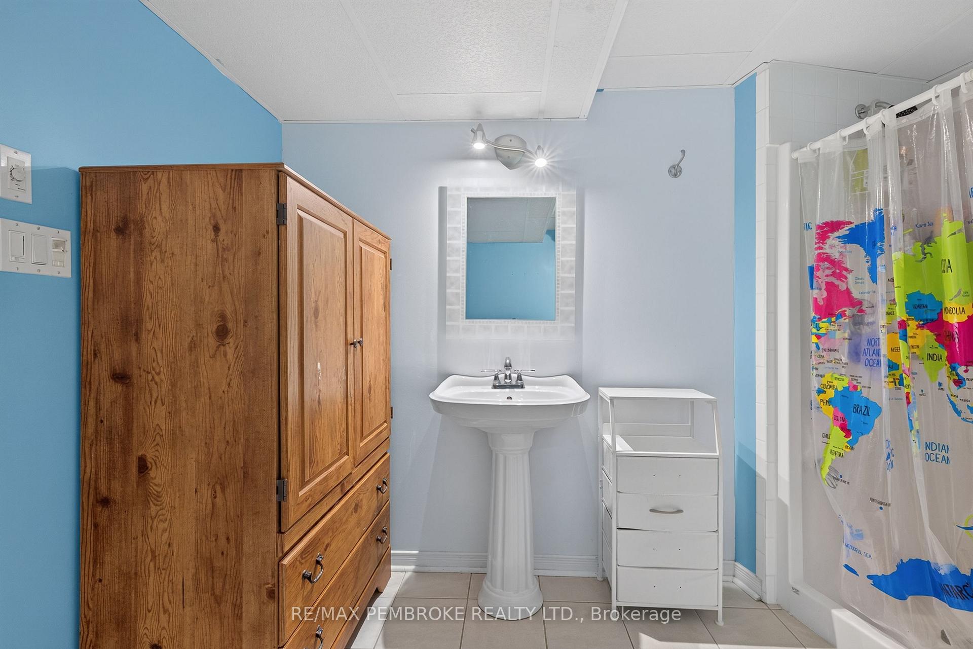 Photo 43 of 4 Winfield Street, Petawawa, Petawawa — HOMEH