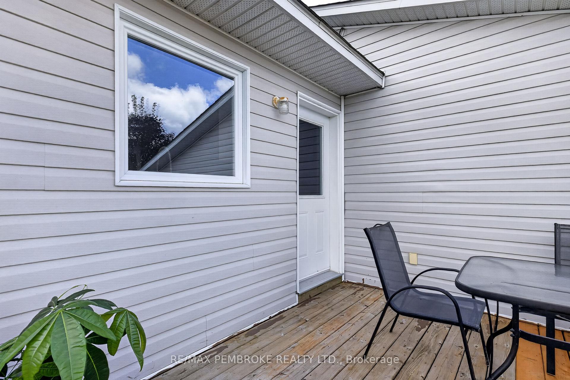 Photo 45 of 4 Winfield Street, Petawawa, Petawawa — HOMEH