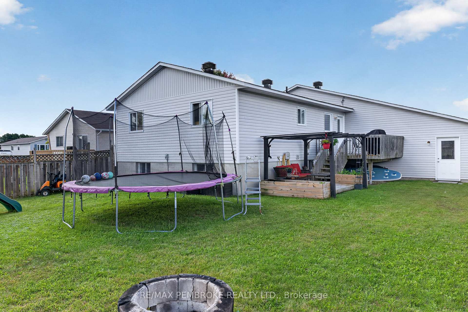 Photo 50 of 4 Winfield Street, Petawawa, Petawawa — HOMEH