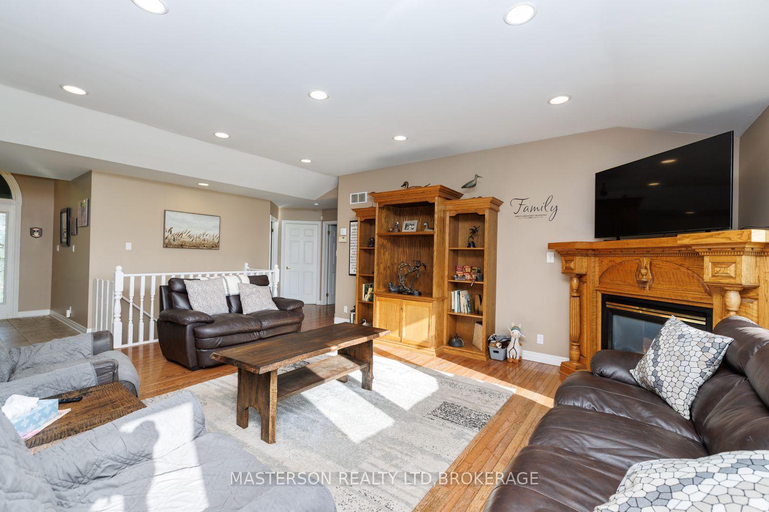 Photo 10 of 14064 King Road, Niagara Falls, Lyons Creek — HOMEH