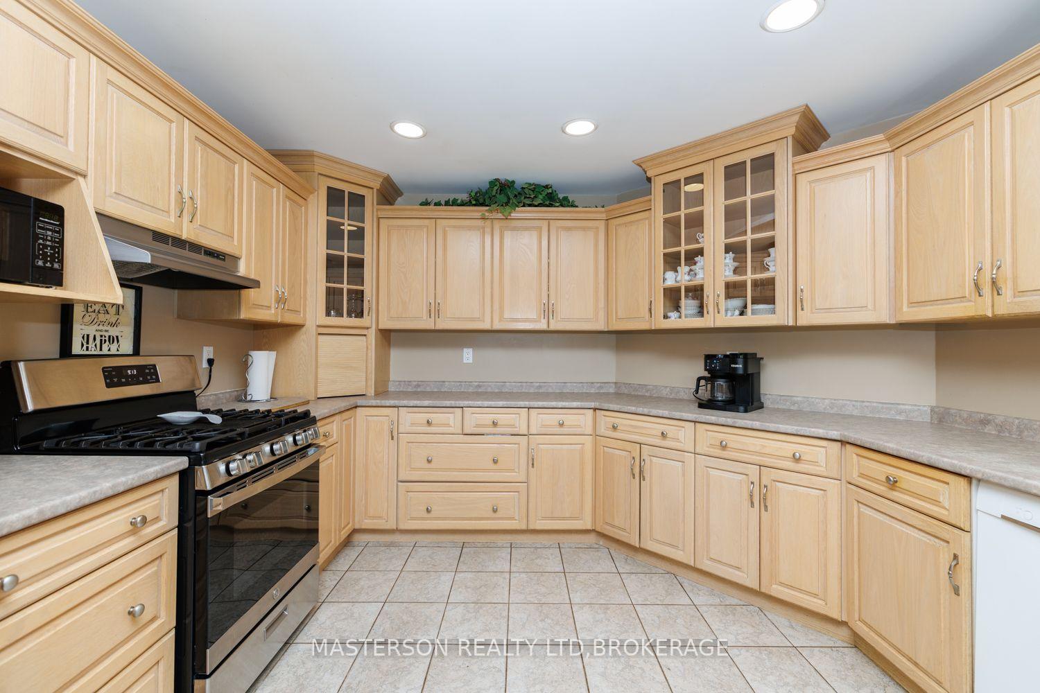 Photo 13 of 14064 King Road, Niagara Falls, Lyons Creek — HOMEH
