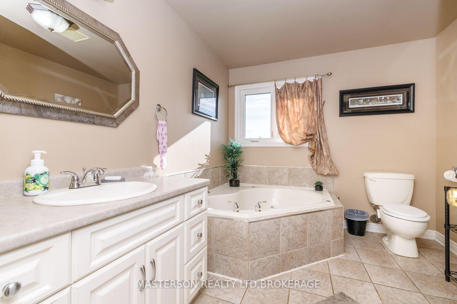 Photo 19 of 14064 King Road, Niagara Falls, Lyons Creek — HOMEH