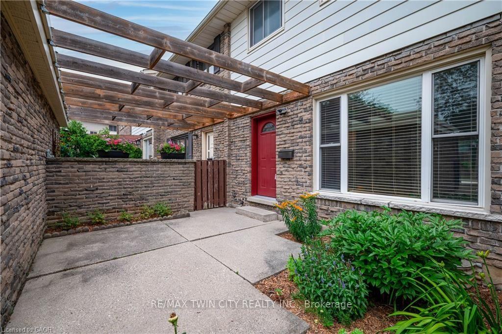 Photo 5 of 18 Ralgreen Crescent, Kitchener, Victoria Hills — HOMEH