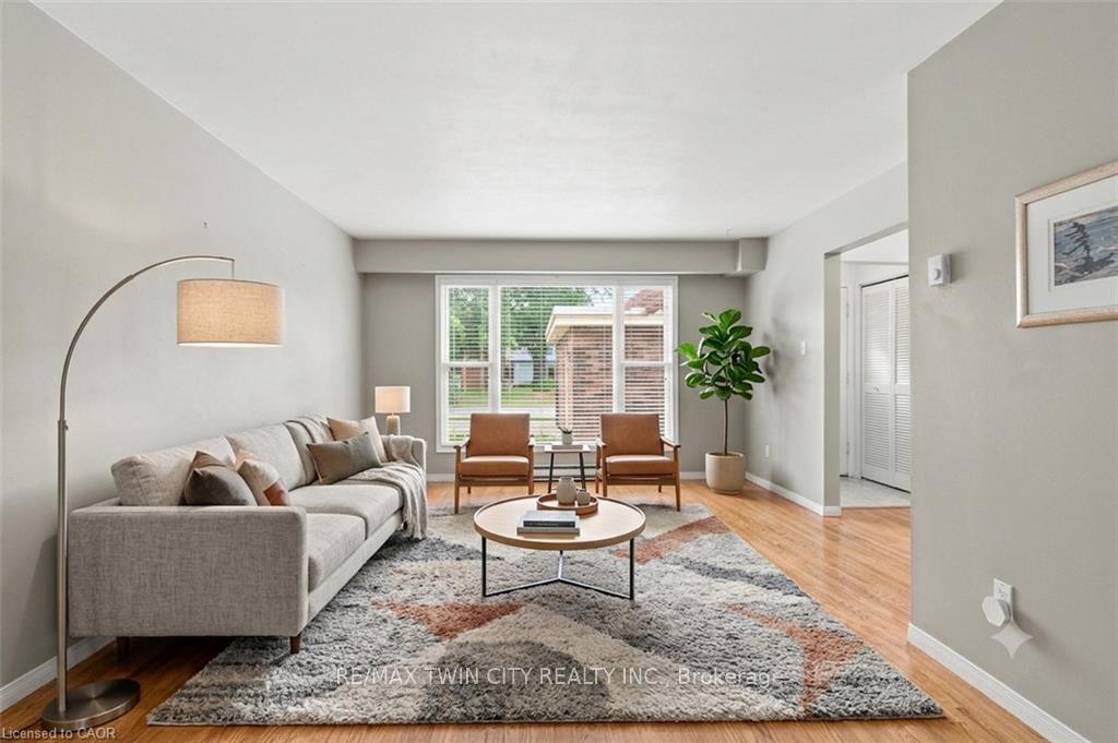 Photo 7 of 18 Ralgreen Crescent, Kitchener, Victoria Hills — HOMEH