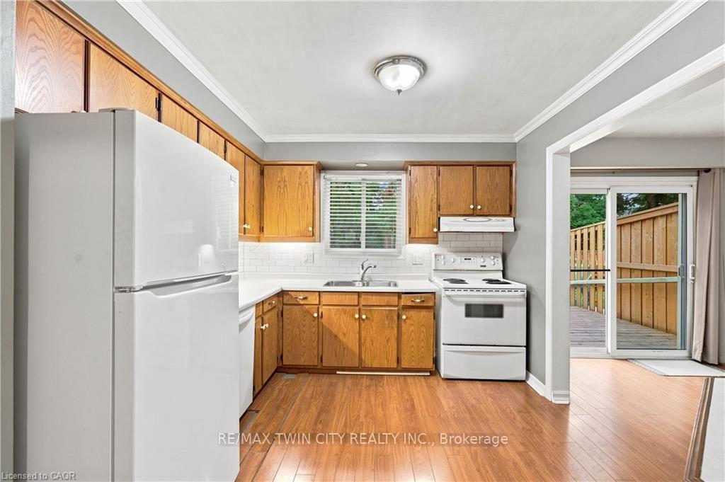 Photo 12 of 18 Ralgreen Crescent, Kitchener, Victoria Hills — HOMEH