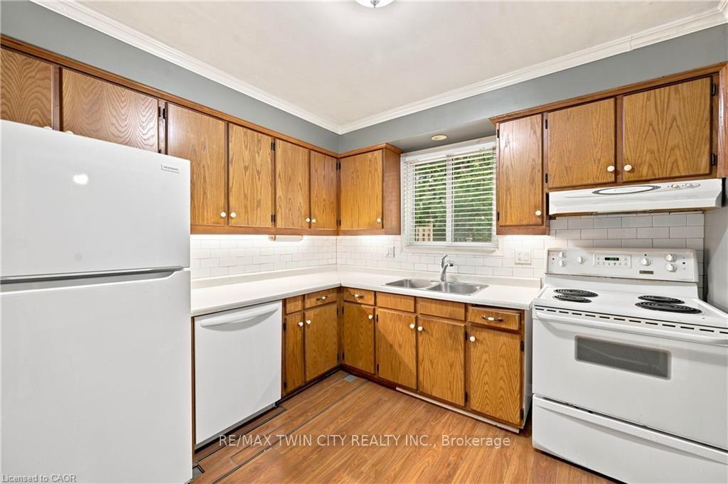 Photo 13 of 18 Ralgreen Crescent, Kitchener, Victoria Hills — HOMEH