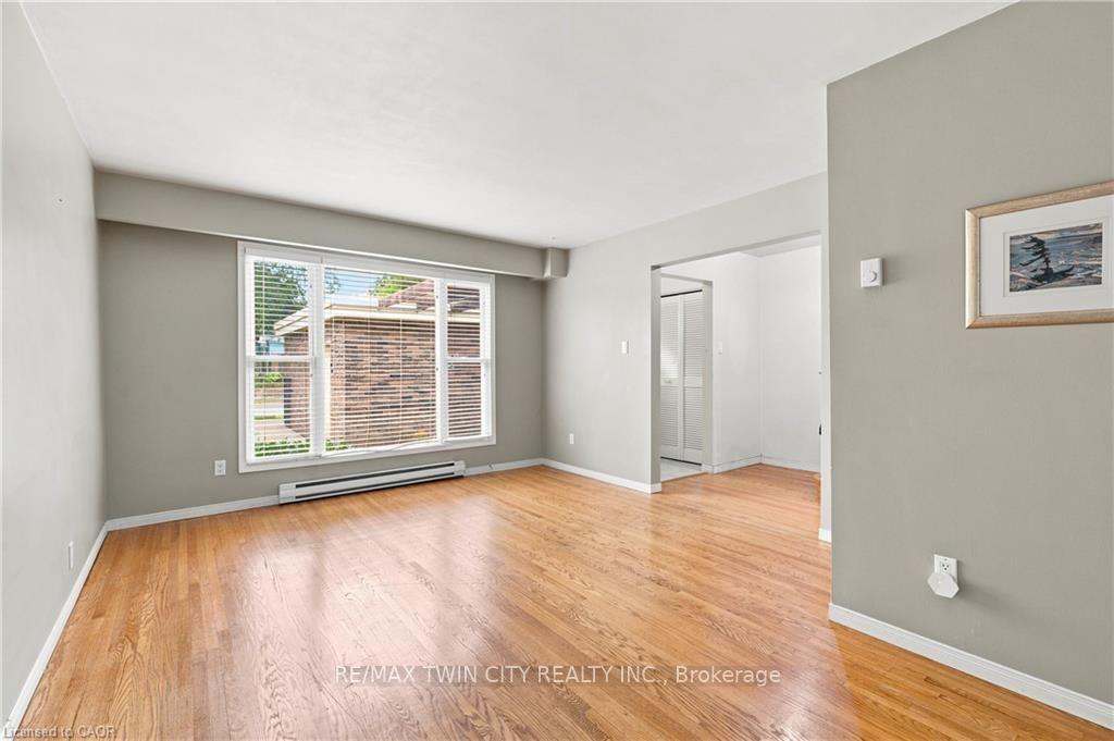 Photo 18 of 18 Ralgreen Crescent, Kitchener, Victoria Hills — HOMEH