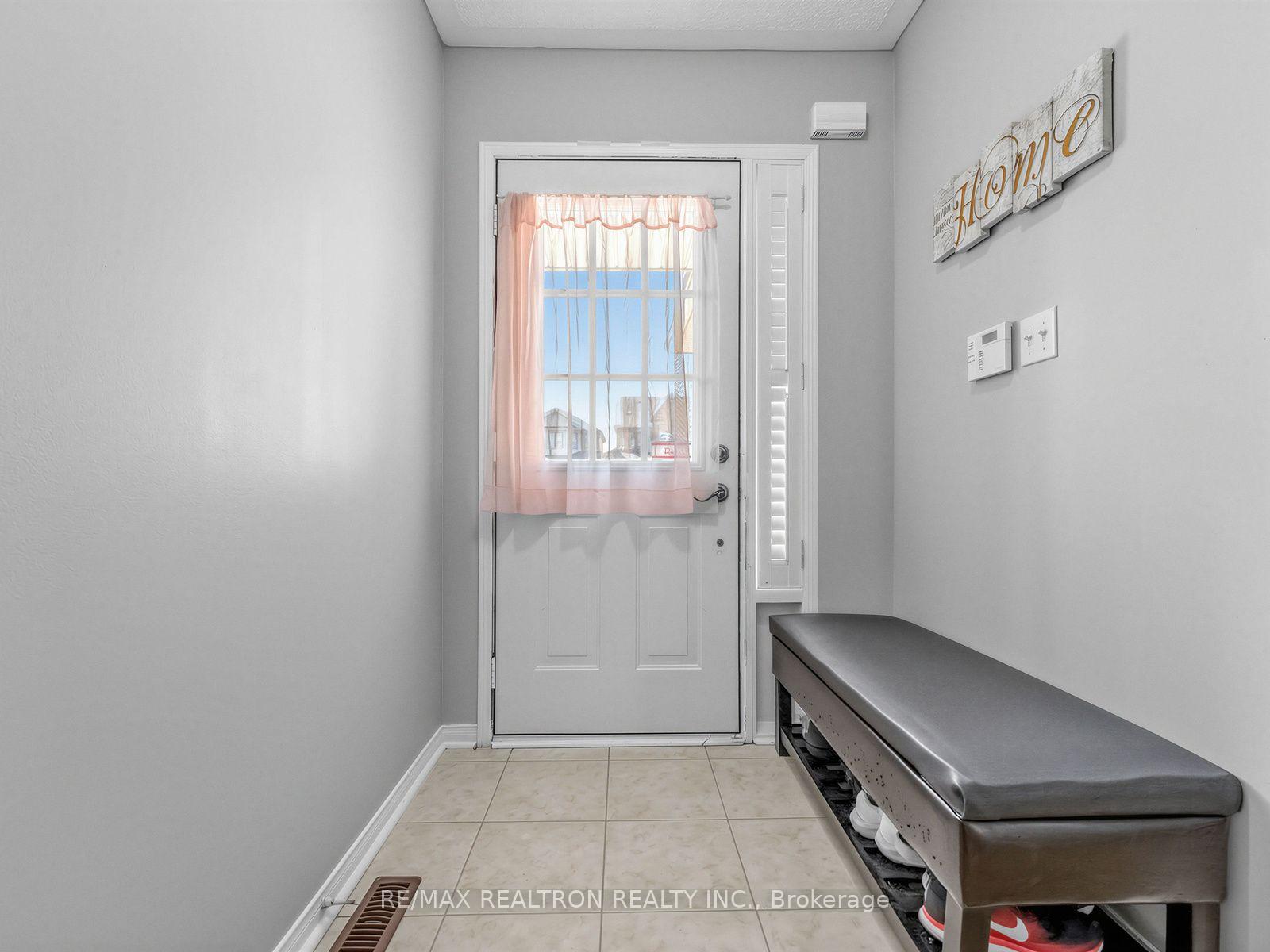 Photo 4 of 4841 Apple Blossom Circle, Mississauga, East Credit — HOMEH