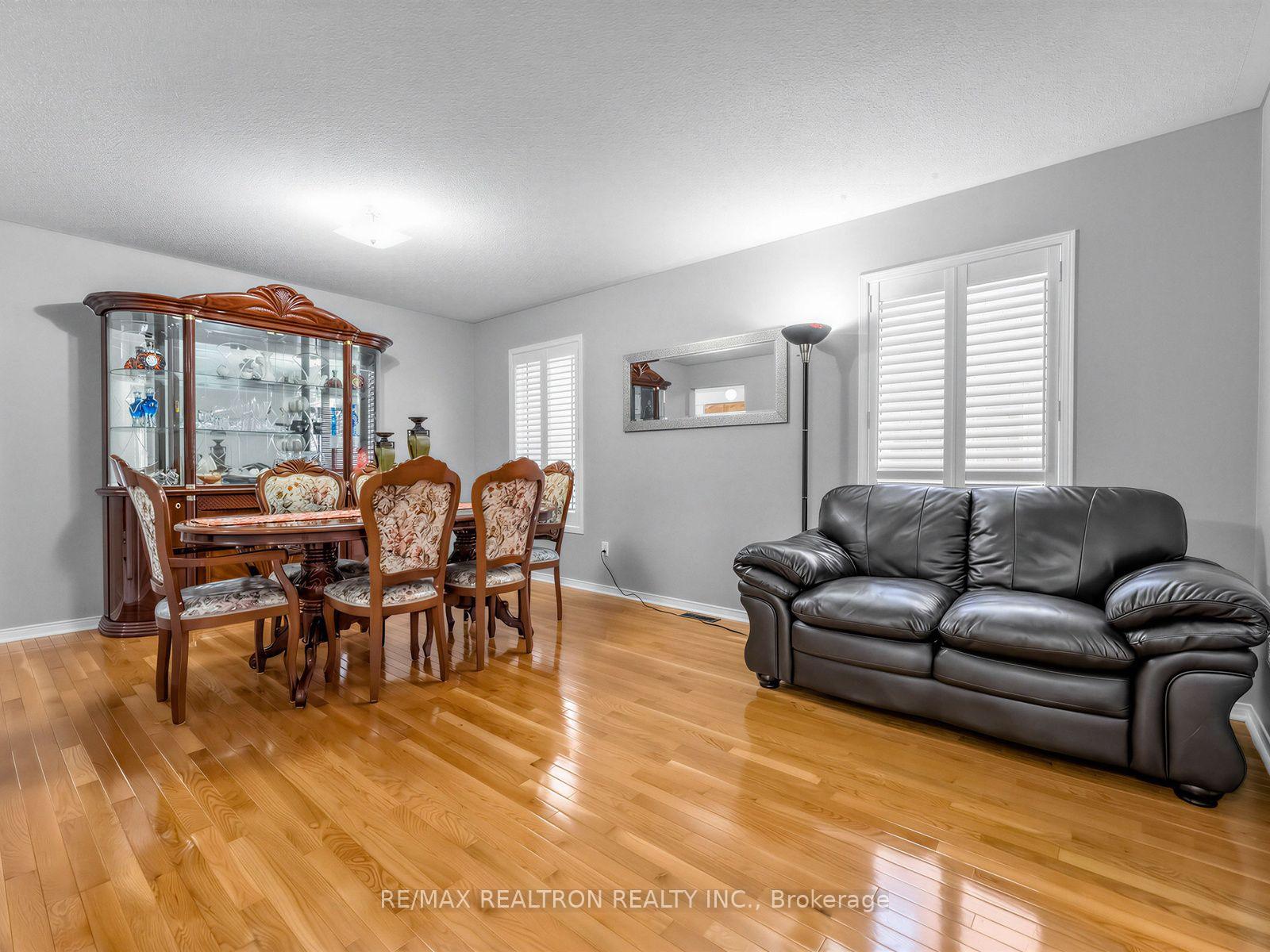 Photo 5 of 4841 Apple Blossom Circle, Mississauga, East Credit — HOMEH