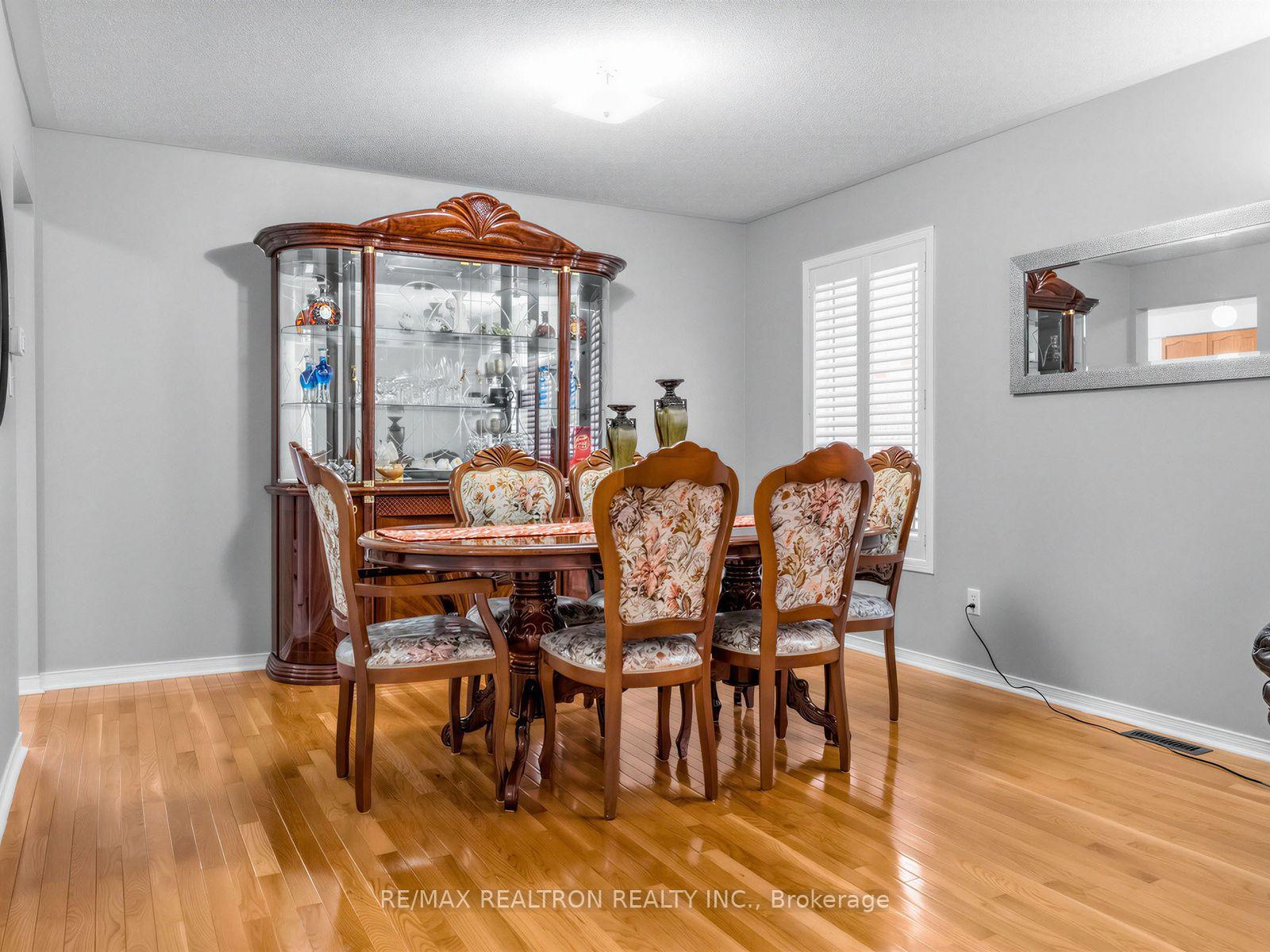 Photo 6 of 4841 Apple Blossom Circle, Mississauga, East Credit — HOMEH