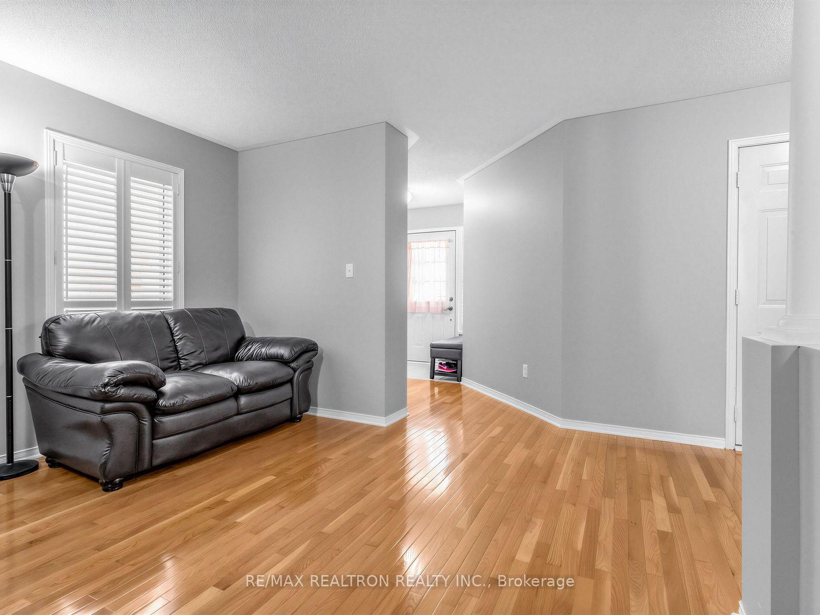 Photo 8 of 4841 Apple Blossom Circle, Mississauga, East Credit — HOMEH