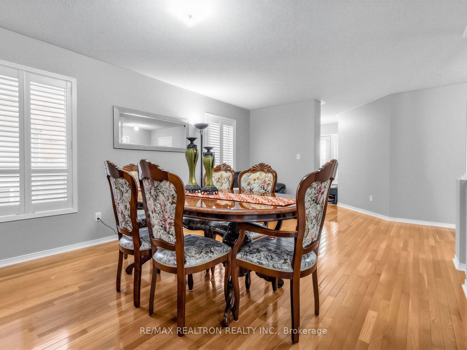 Photo 9 of 4841 Apple Blossom Circle, Mississauga, East Credit — HOMEH