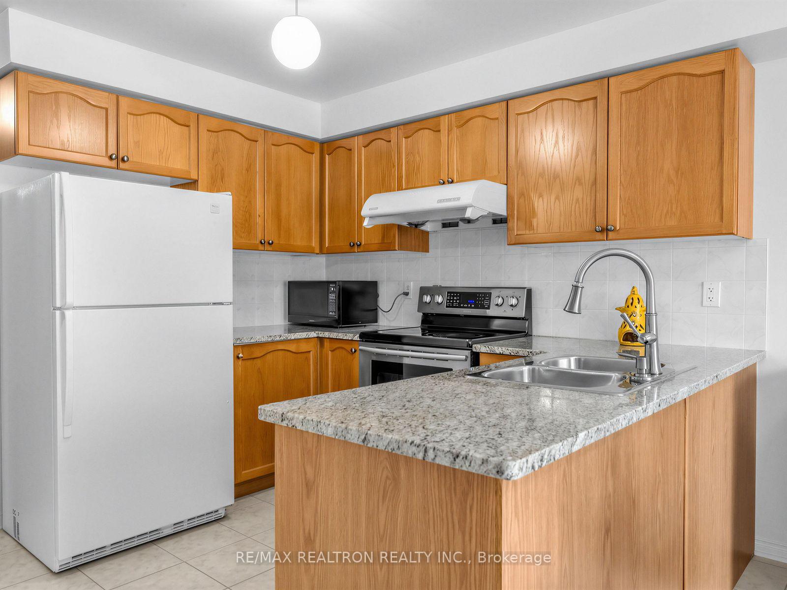 Photo 14 of 4841 Apple Blossom Circle, Mississauga, East Credit — HOMEH
