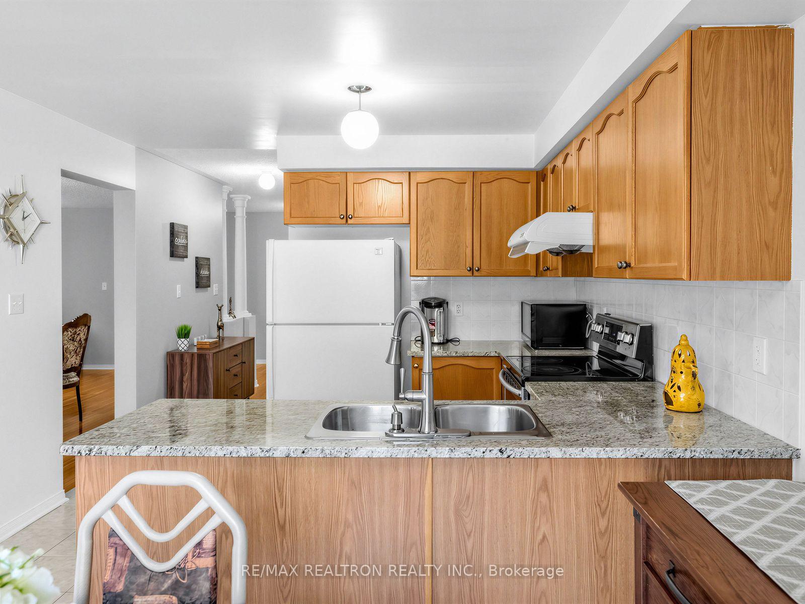 Photo 15 of 4841 Apple Blossom Circle, Mississauga, East Credit — HOMEH