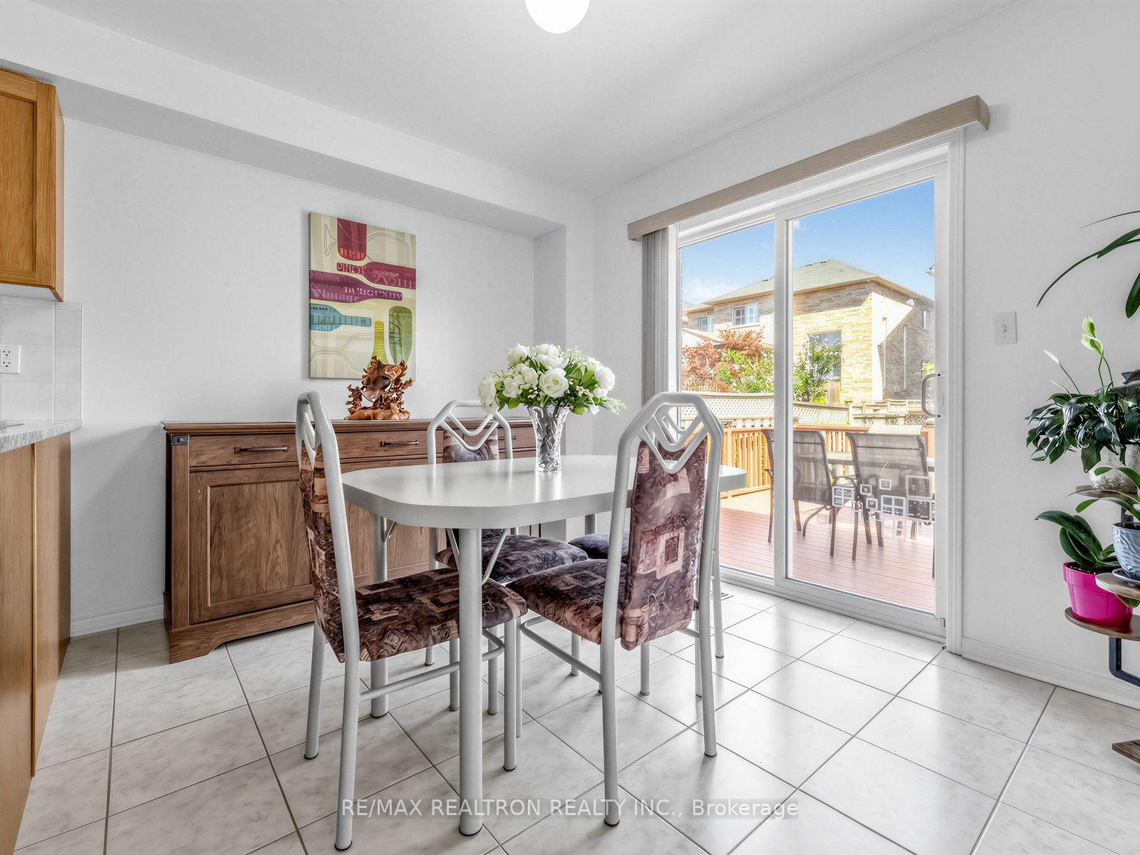 Photo 16 of 4841 Apple Blossom Circle, Mississauga, East Credit — HOMEH