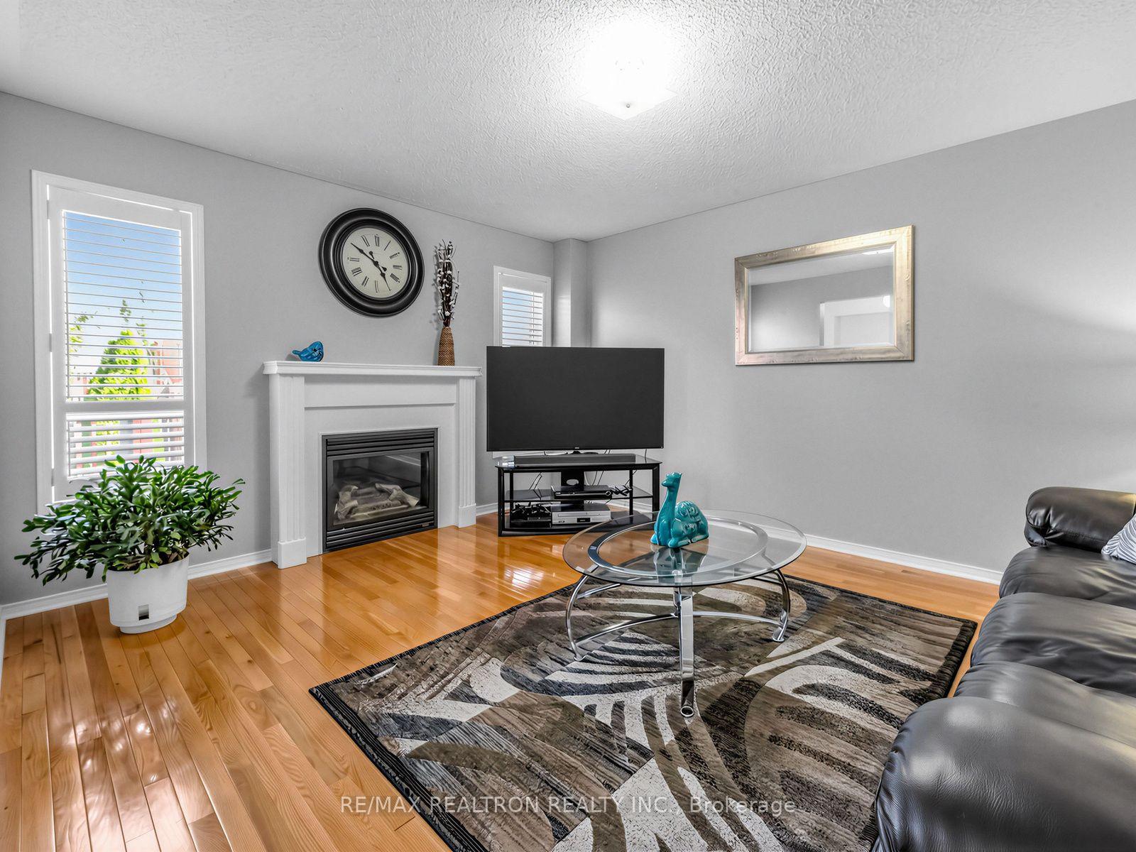 Photo 17 of 4841 Apple Blossom Circle, Mississauga, East Credit — HOMEH