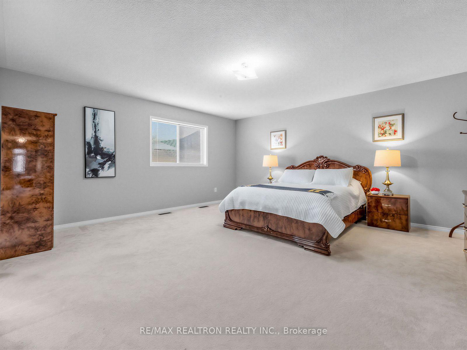 Photo 20 of 4841 Apple Blossom Circle, Mississauga, East Credit — HOMEH