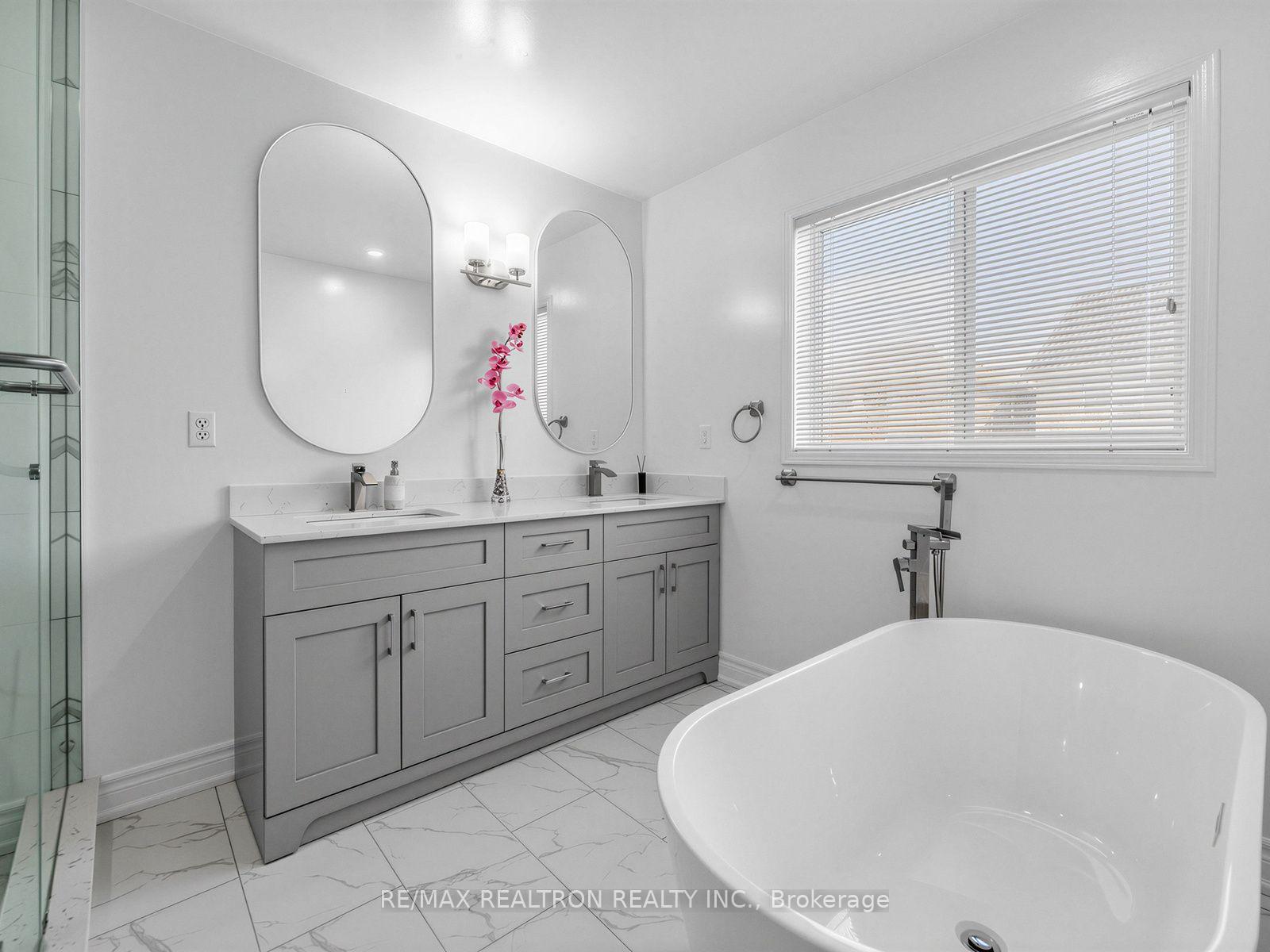 Photo 22 of 4841 Apple Blossom Circle, Mississauga, East Credit — HOMEH