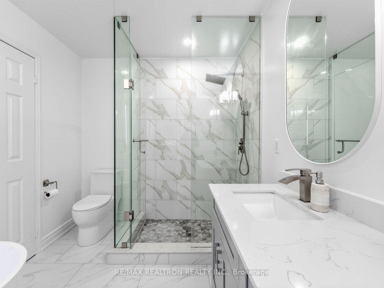 Photo 23 of 4841 Apple Blossom Circle, Mississauga, East Credit — HOMEH