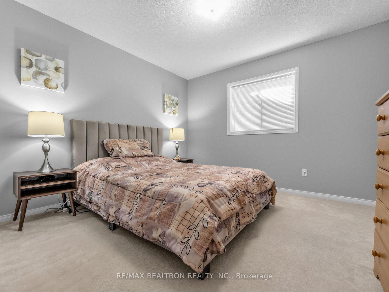 Photo 24 of 4841 Apple Blossom Circle, Mississauga, East Credit — HOMEH