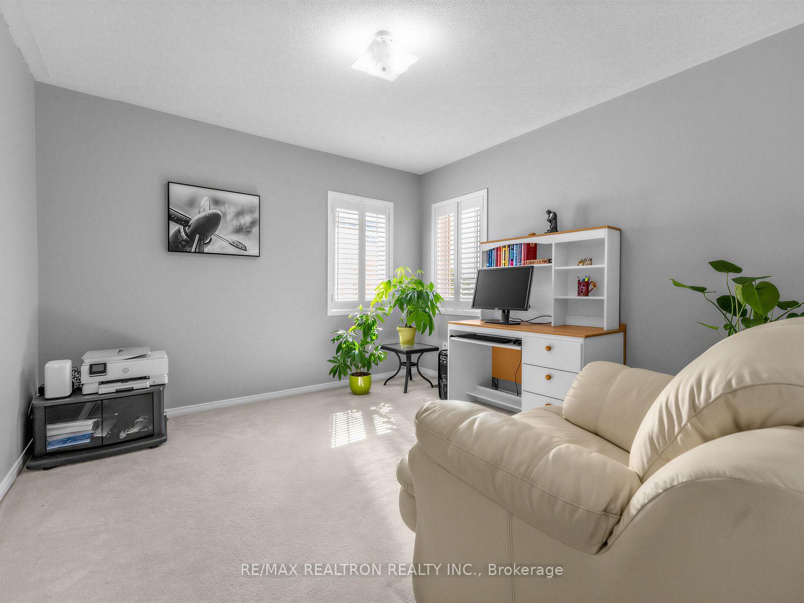 Photo 25 of 4841 Apple Blossom Circle, Mississauga, East Credit — HOMEH
