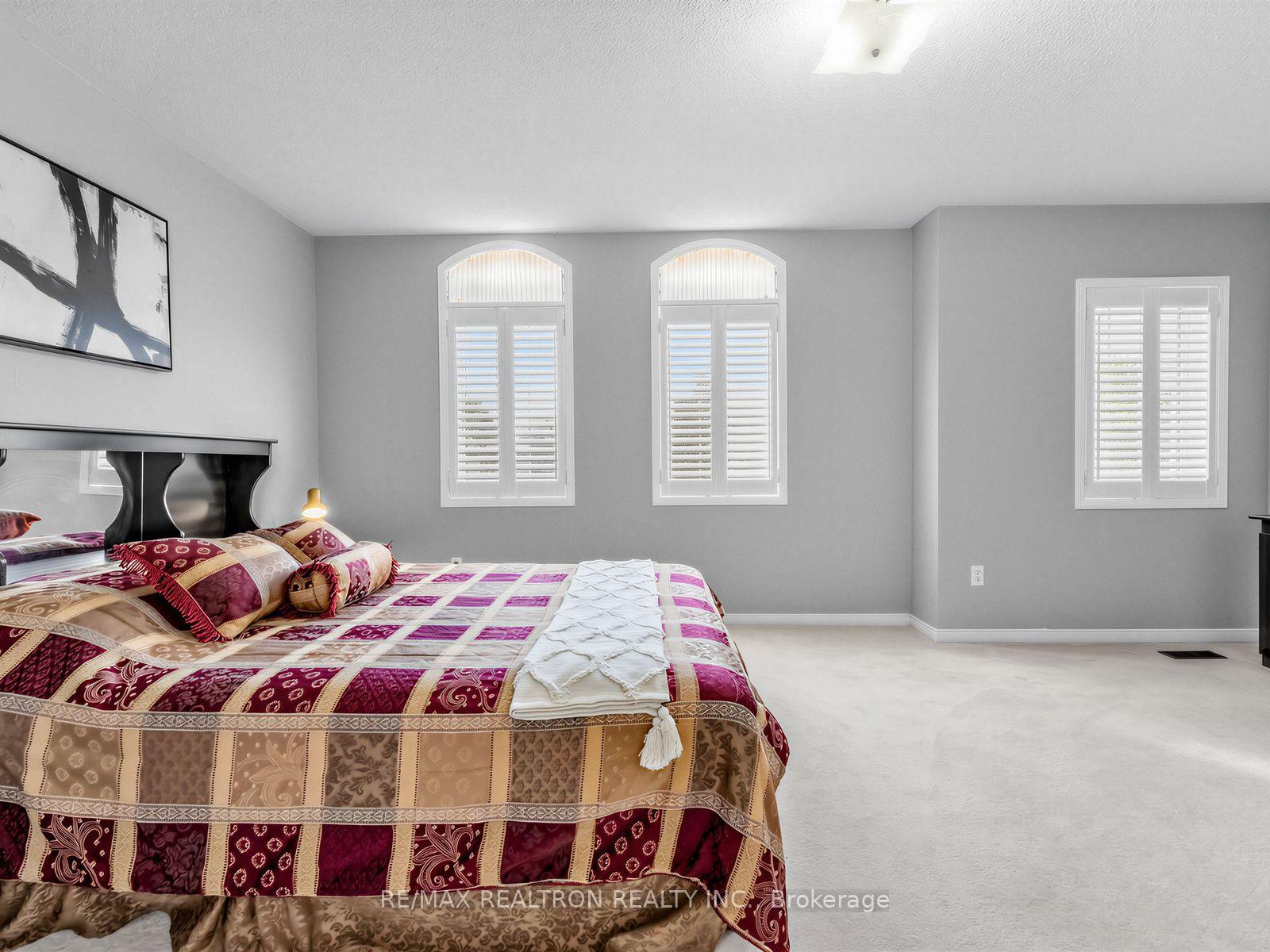 Photo 27 of 4841 Apple Blossom Circle, Mississauga, East Credit — HOMEH