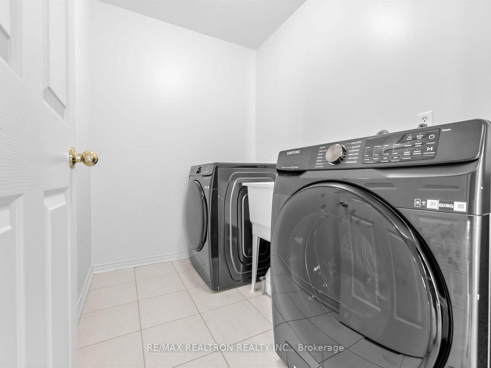 Photo 31 of 4841 Apple Blossom Circle, Mississauga, East Credit — HOMEH