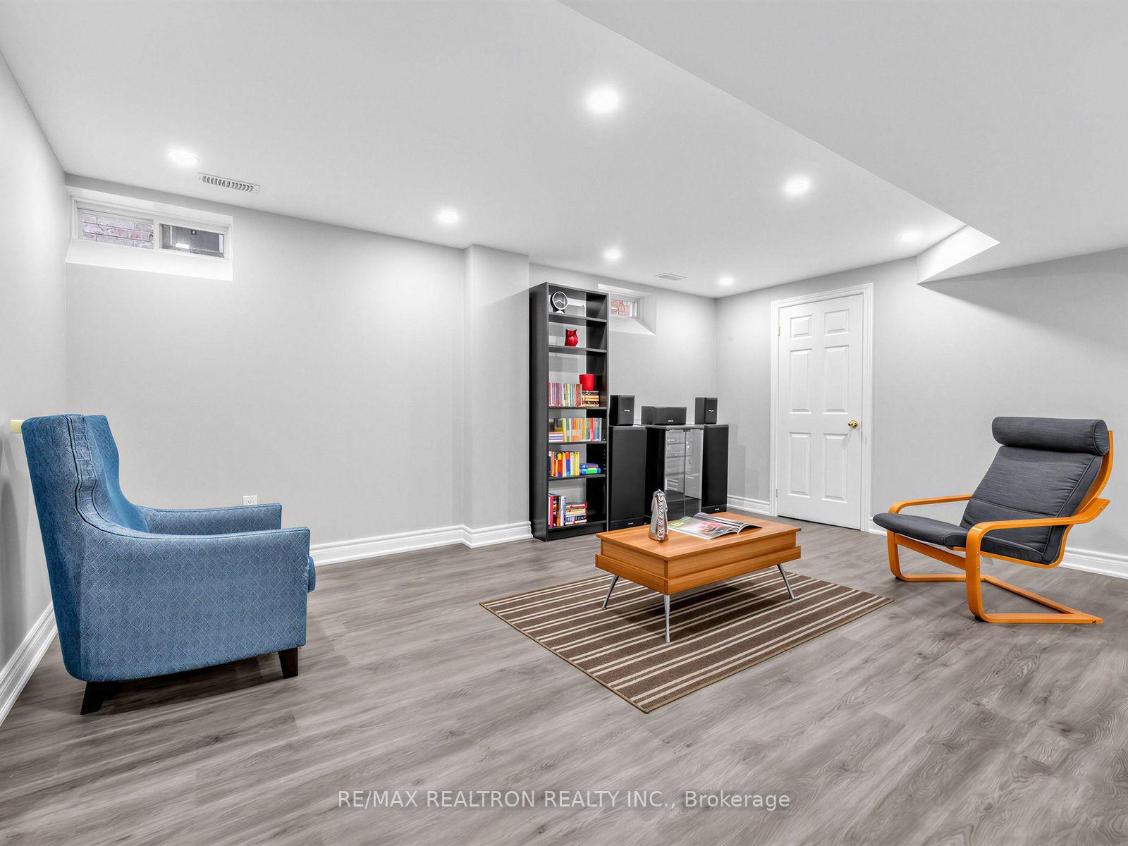 Photo 33 of 4841 Apple Blossom Circle, Mississauga, East Credit — HOMEH