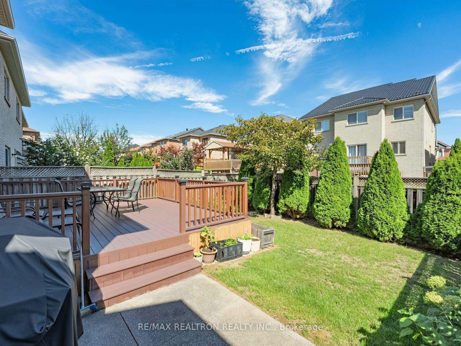 Photo 37 of 4841 Apple Blossom Circle, Mississauga, East Credit — HOMEH