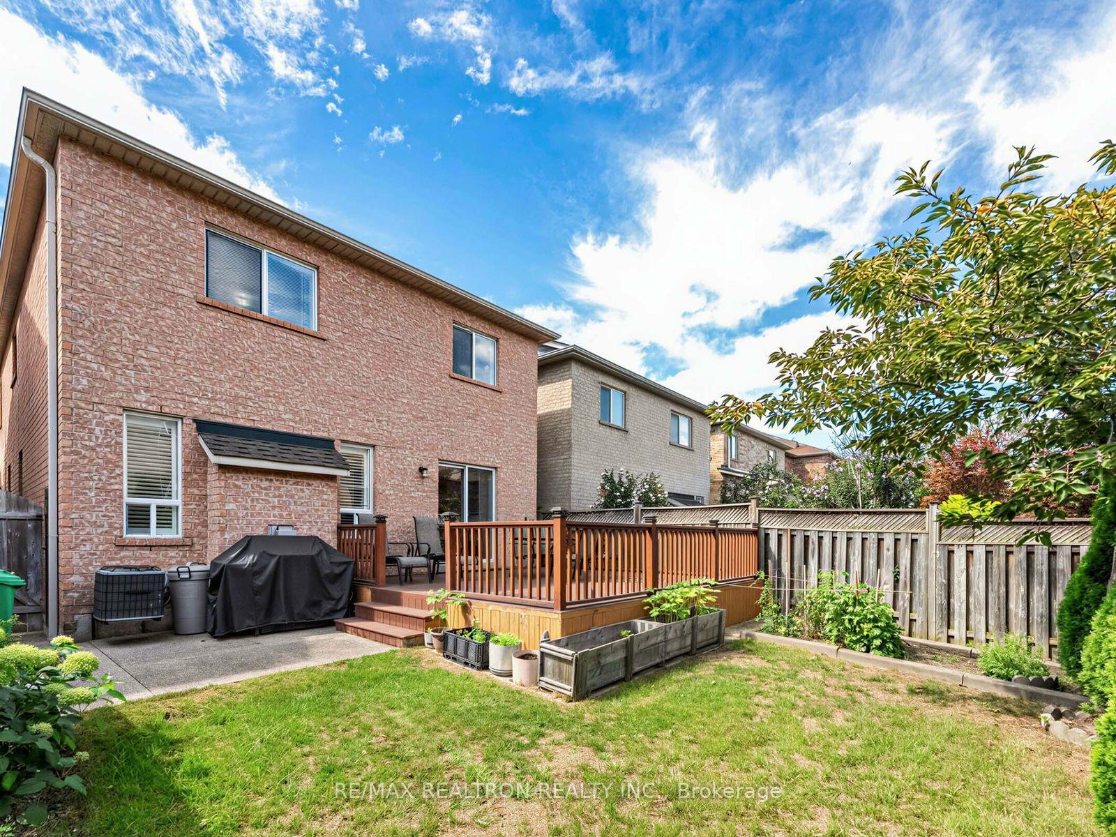 Photo 39 of 4841 Apple Blossom Circle, Mississauga, East Credit — HOMEH
