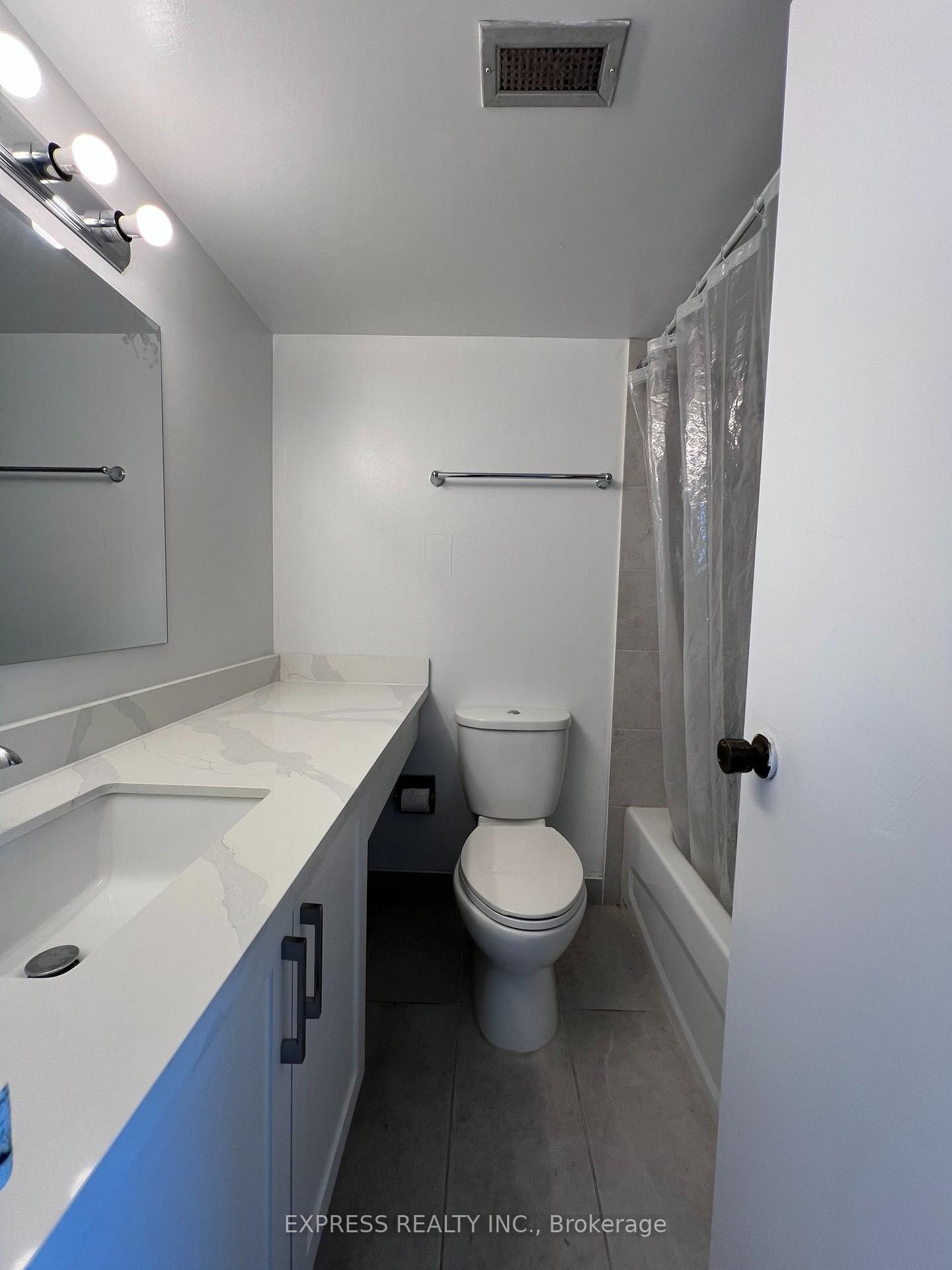 Photo 2 of Unit 906, 720 Spadina Avenue, Toronto, University — HOMEH
