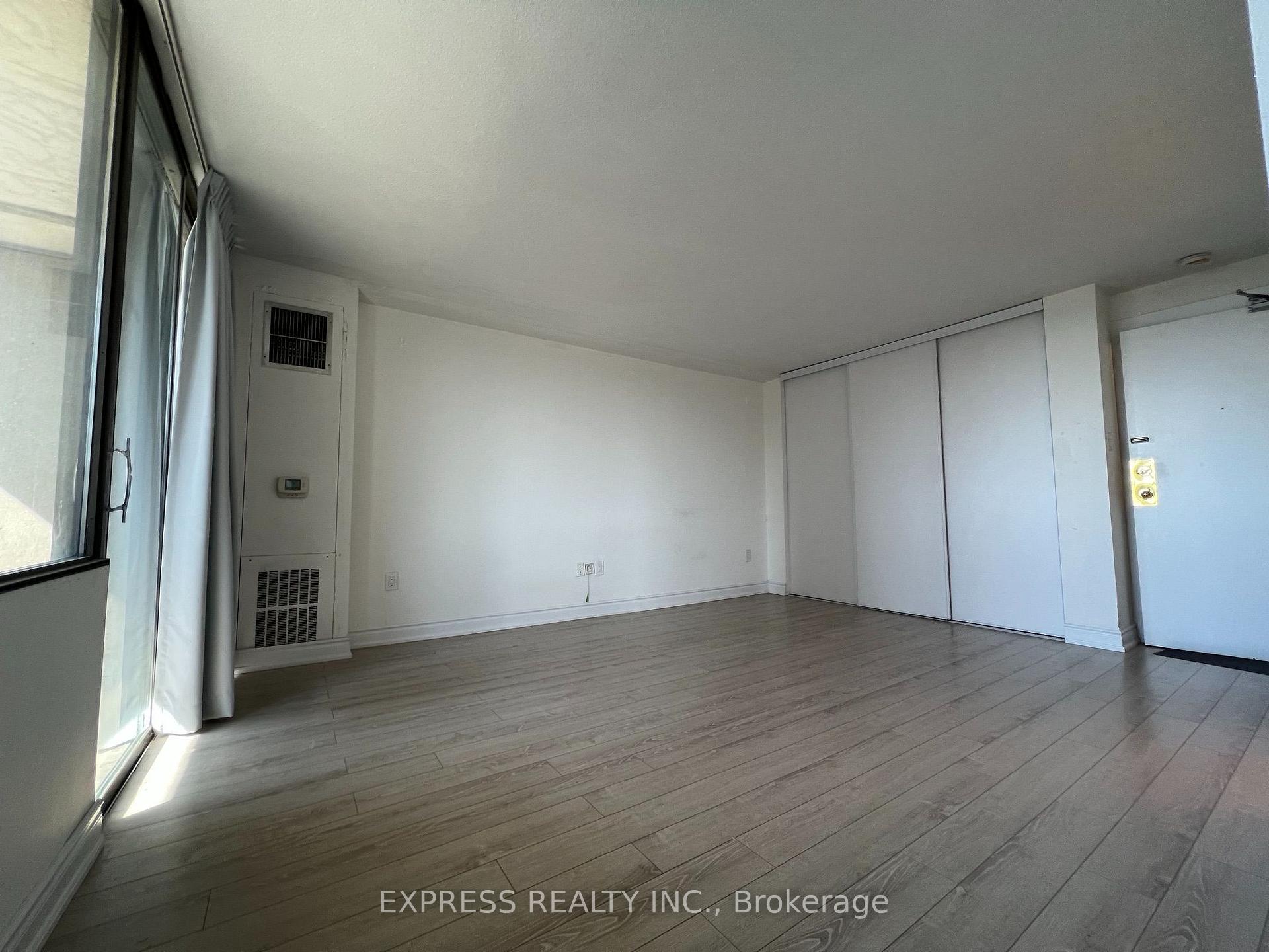 Photo 3 of Unit 906, 720 Spadina Avenue, Toronto, University — HOMEH