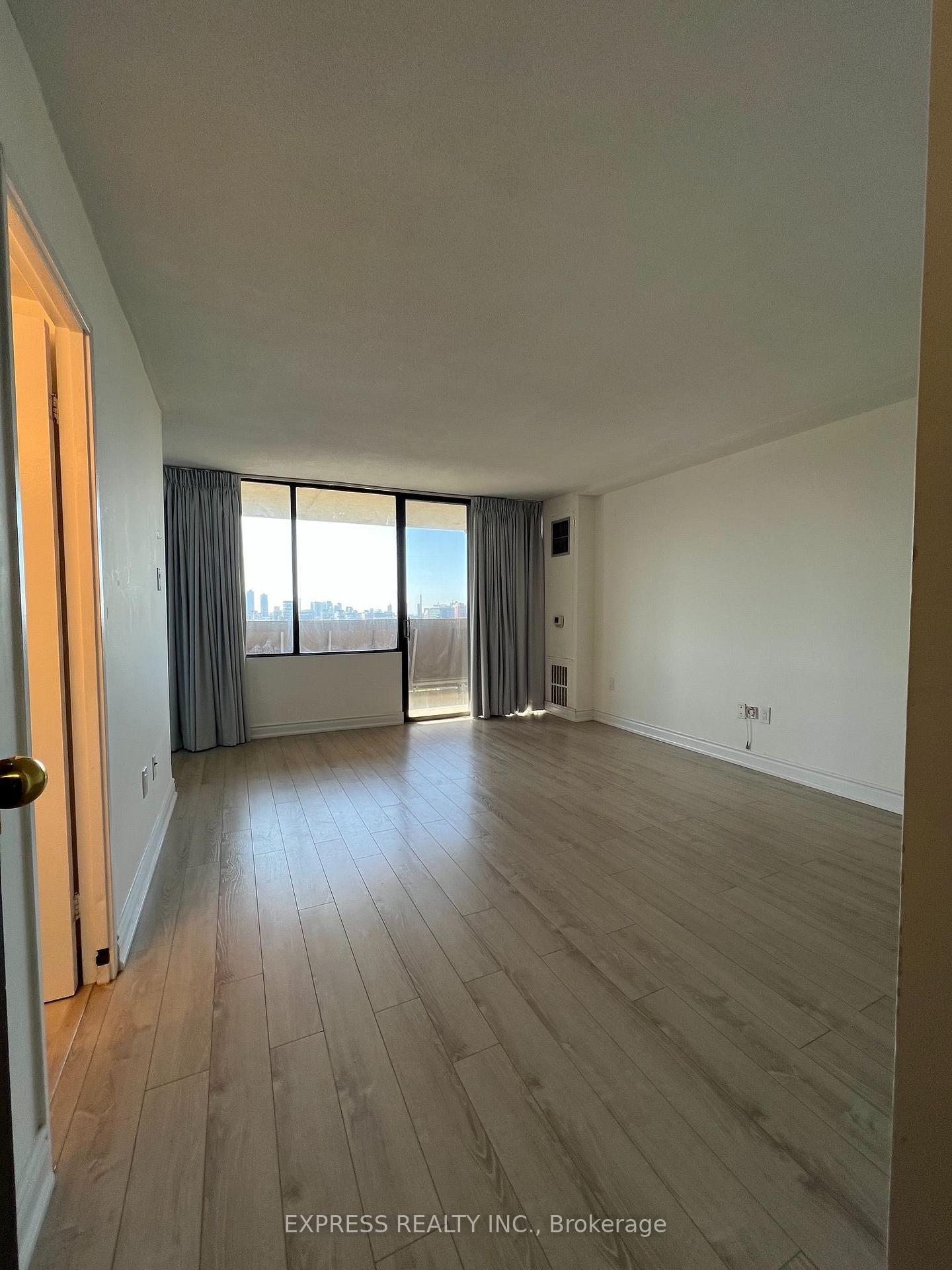Photo 5 of Unit 906, 720 Spadina Avenue, Toronto, University — HOMEH