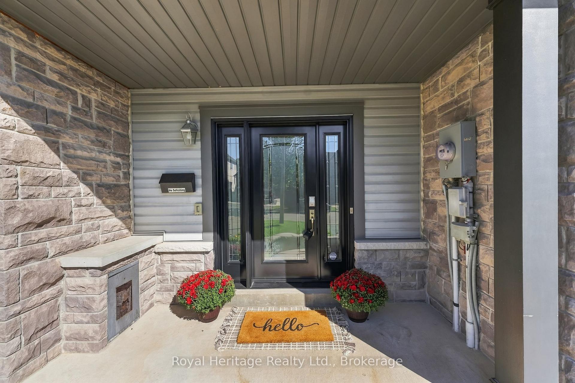 Photo 3 of 20 Bagnell Crescent, Clarington, Bowmanville — HOMEH